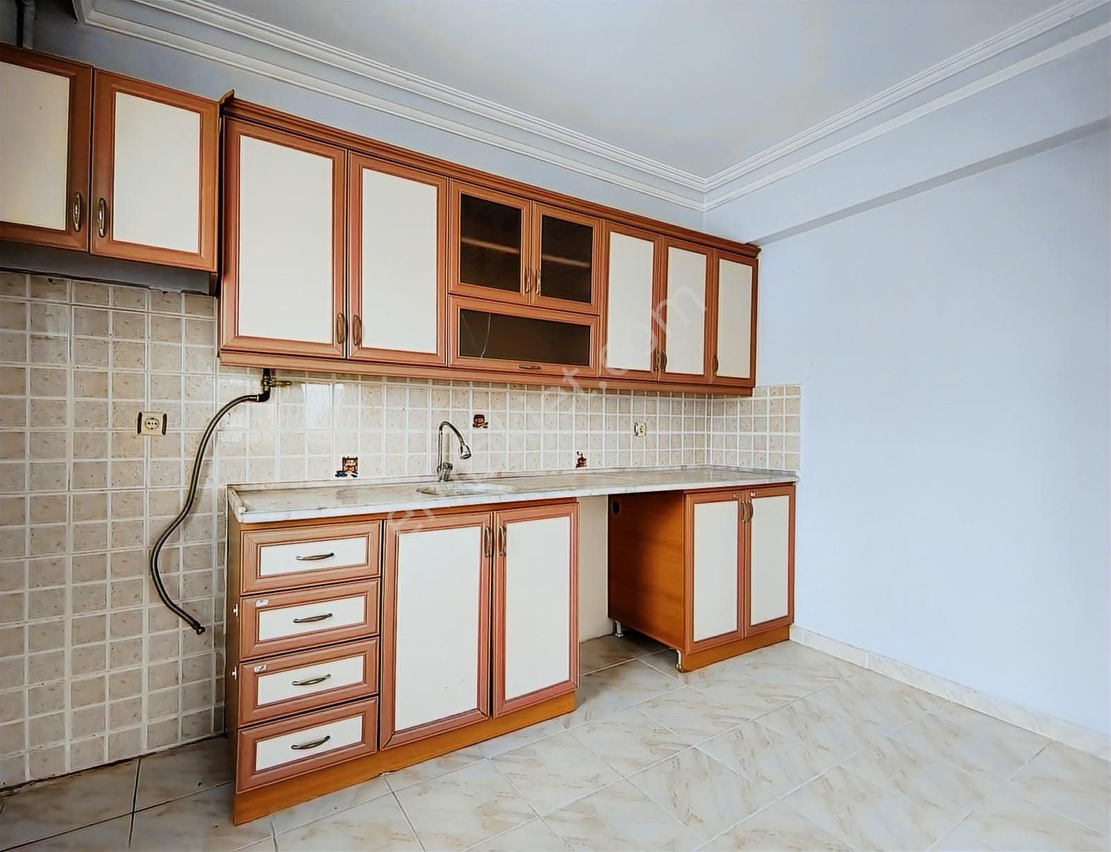 Karşıyaka Mahallesin'de Geniş Caddeye Yakın Satılık 3+1 Daire - Görsel 6