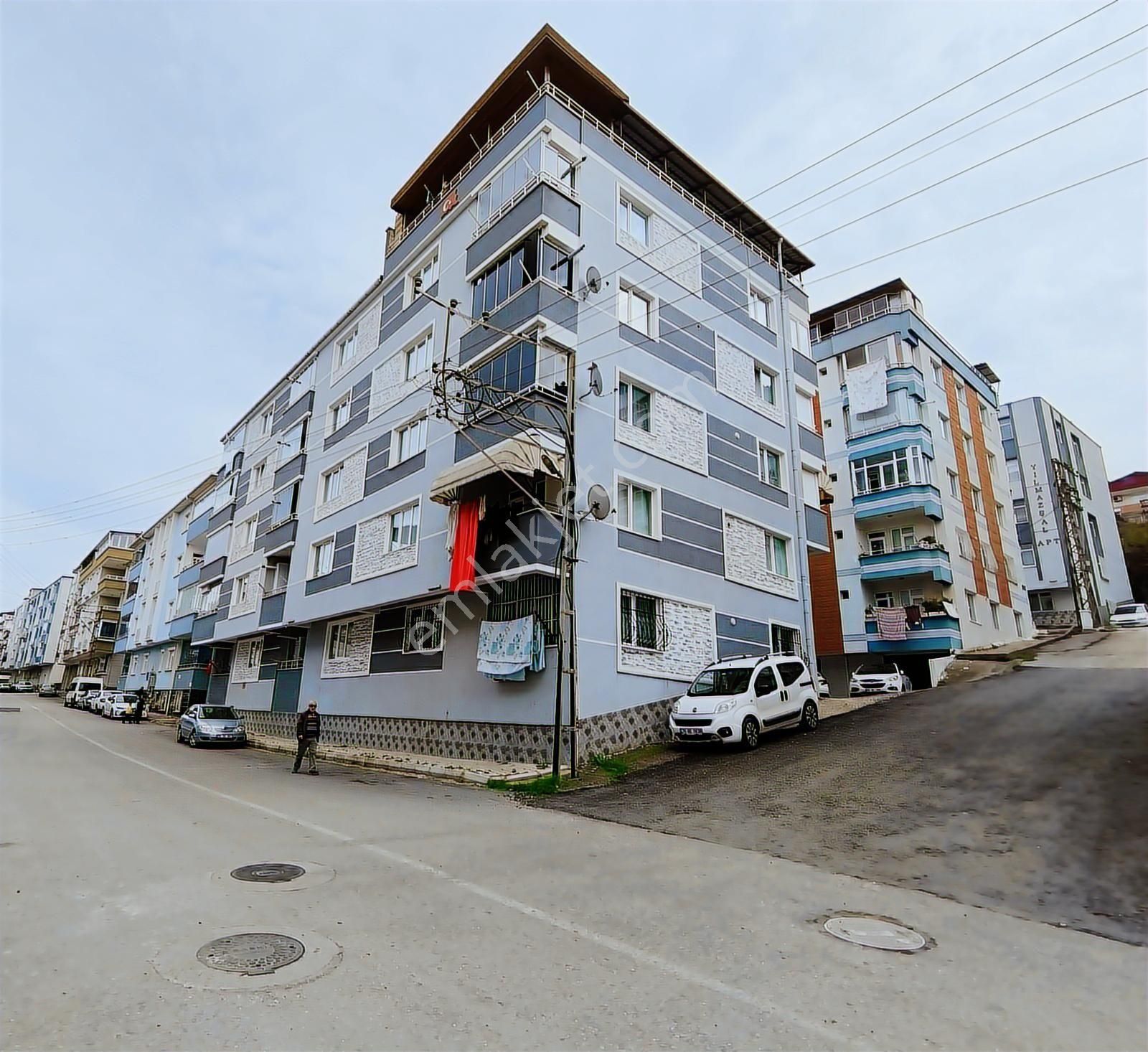 Karşıyaka Mahallesin'de Geniş Caddeye Yakın Satılık 3+1 Daire - Görsel 2