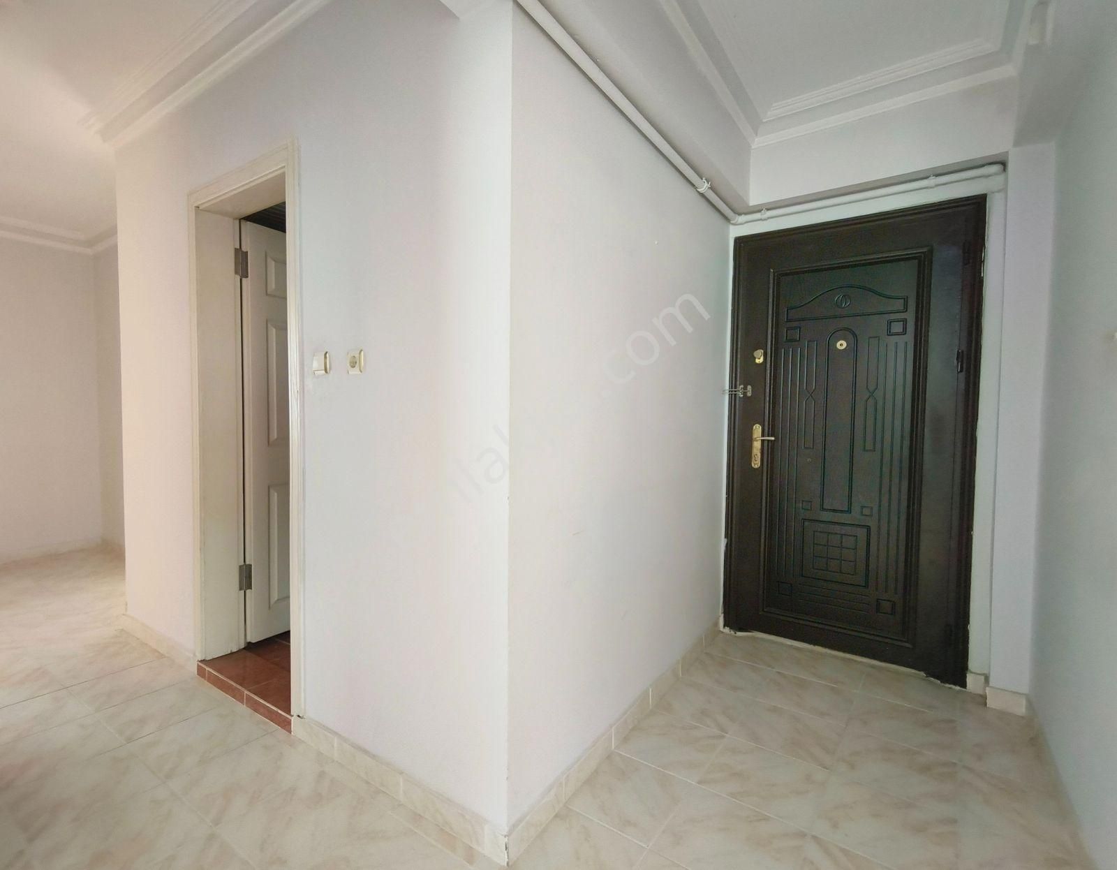 Karşıyaka Mahallesin'de Geniş Caddeye Yakın Satılık 3+1 Daire - Görsel 5