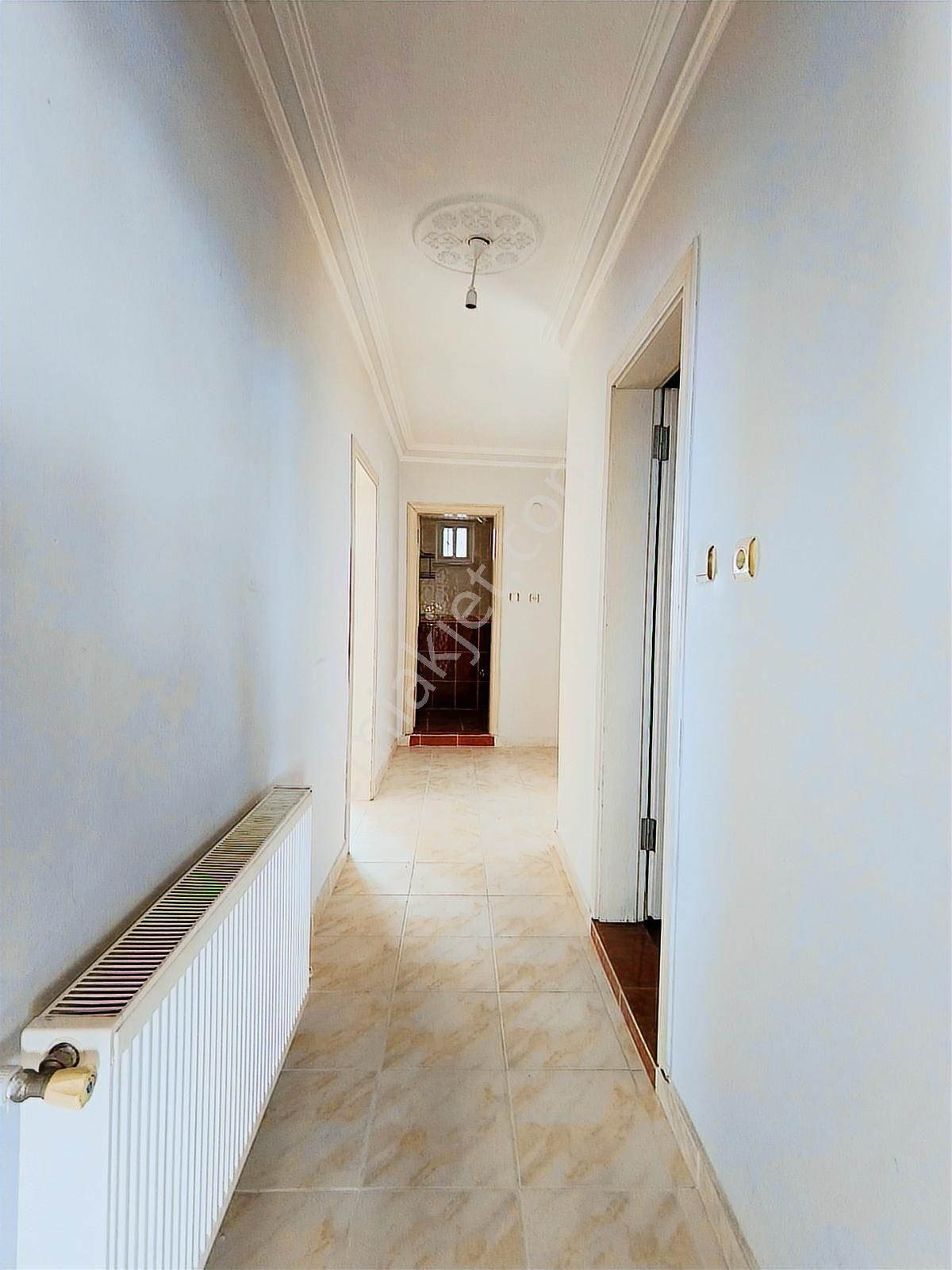 Karşıyaka Mahallesin'de Geniş Caddeye Yakın Satılık 3+1 Daire - Görsel 4