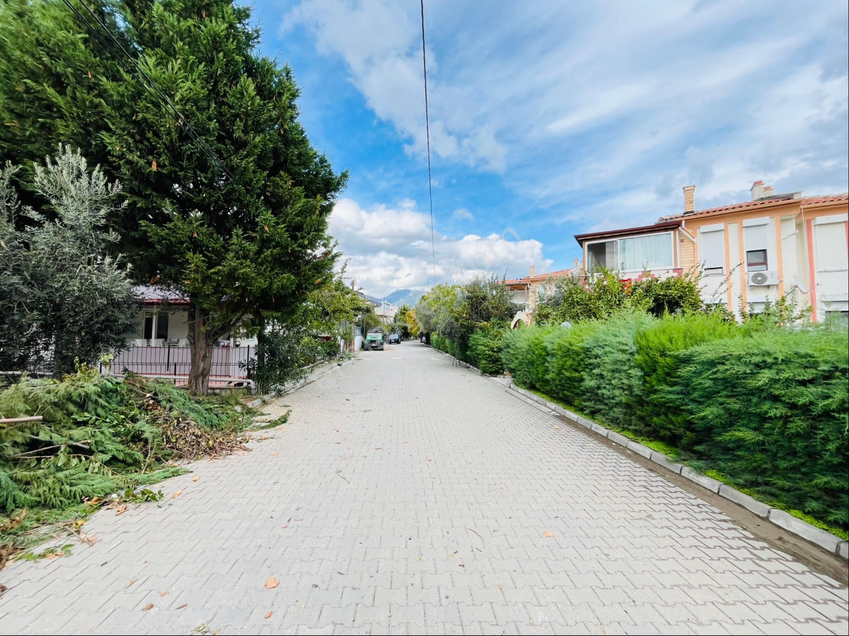 Altınoluk Avcılar Altı Bölgesinde Denize 100 Metre Yerden Isıtmalı Bahçeli Son Kalan Lüx 4+1 Villa - Görsel 3