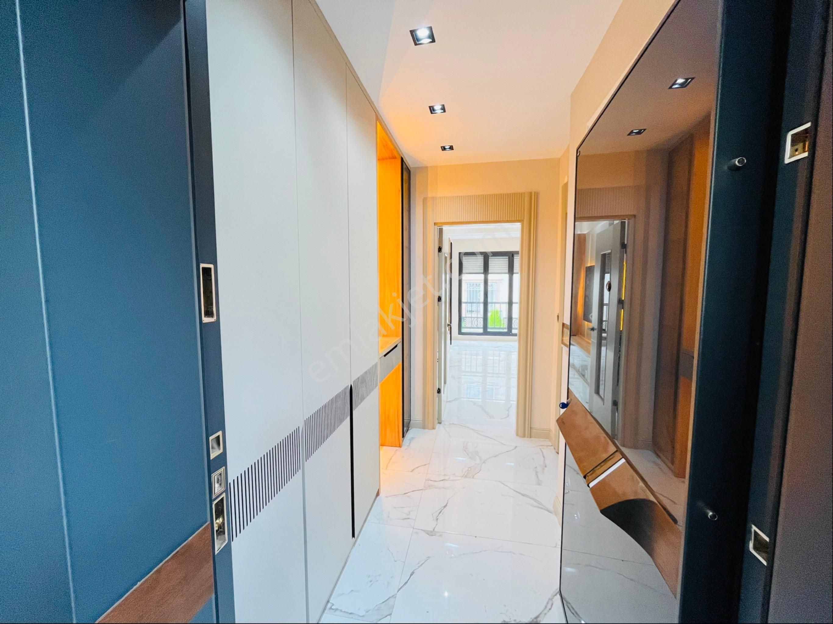 Altınoluk Avcılar Altı Bölgesinde Denize 100 Metre Yerden Isıtmalı Bahçeli Son Kalan Lüx 4+1 Villa - Görsel 8