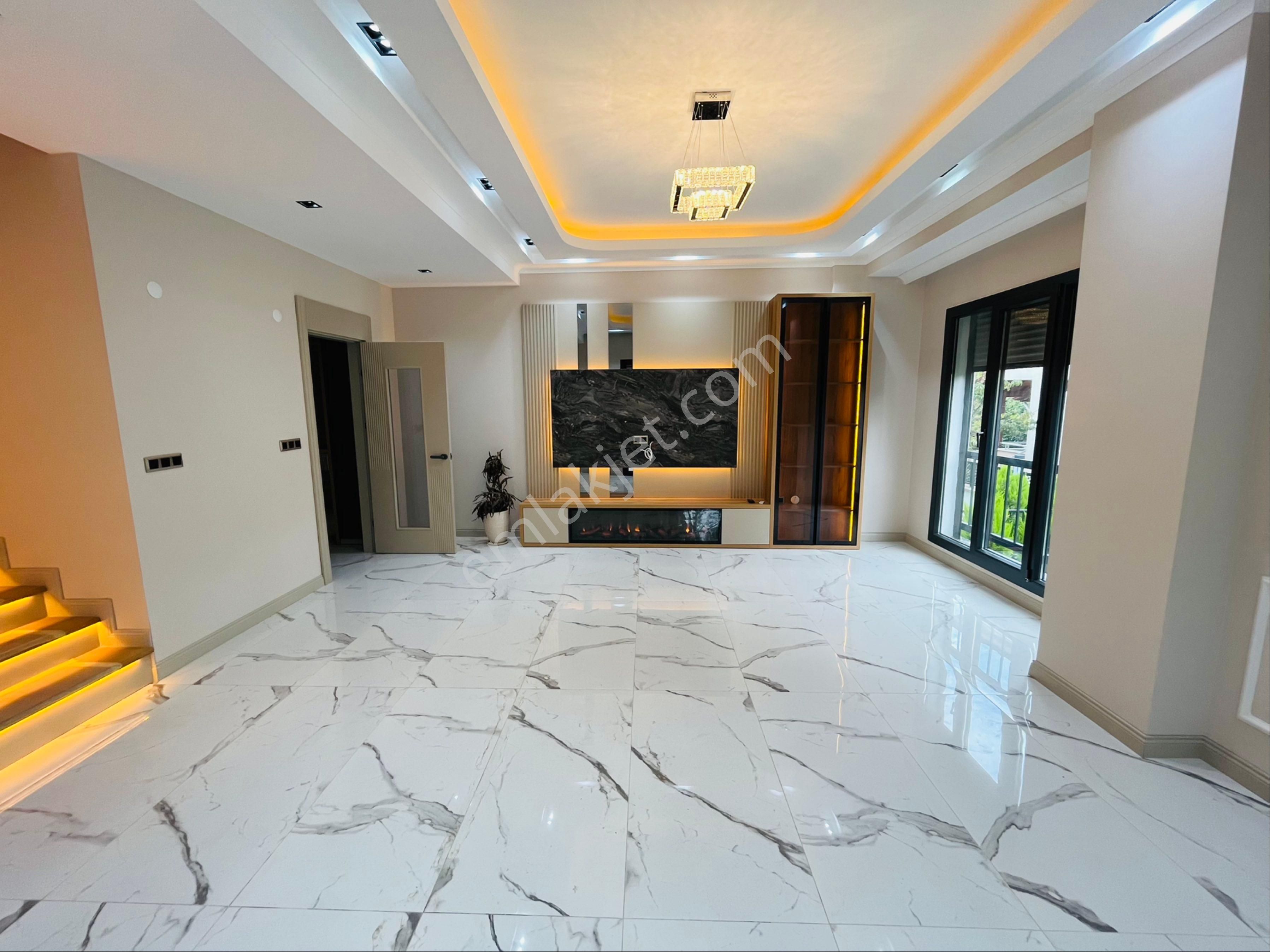 Altınoluk Avcılar Altı Bölgesinde Denize 100 Metre Yerden Isıtmalı Bahçeli Son Kalan Lüx 4+1 Villa - Görsel 15