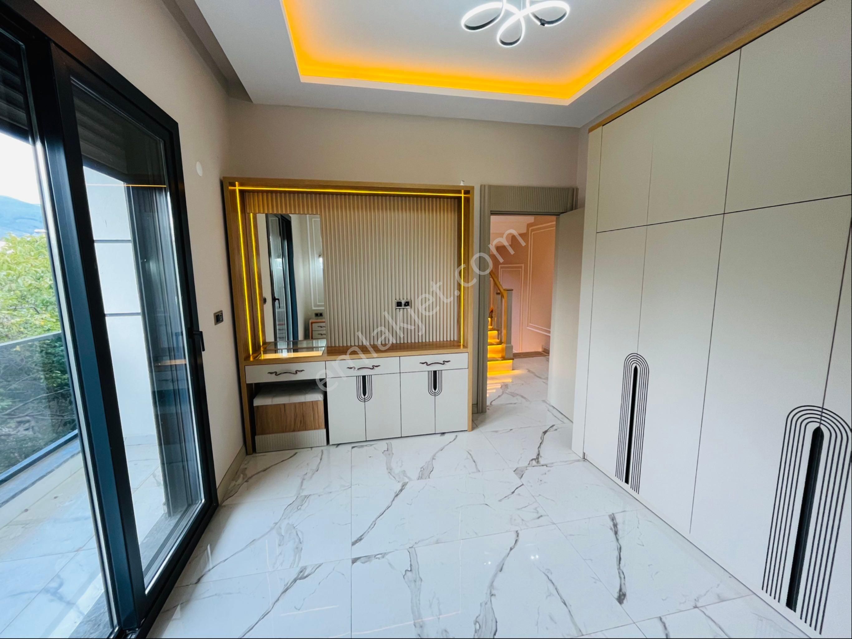 Altınoluk Avcılar Altı Bölgesinde Denize 100 Metre Yerden Isıtmalı Bahçeli Son Kalan Lüx 4+1 Villa - Görsel 25