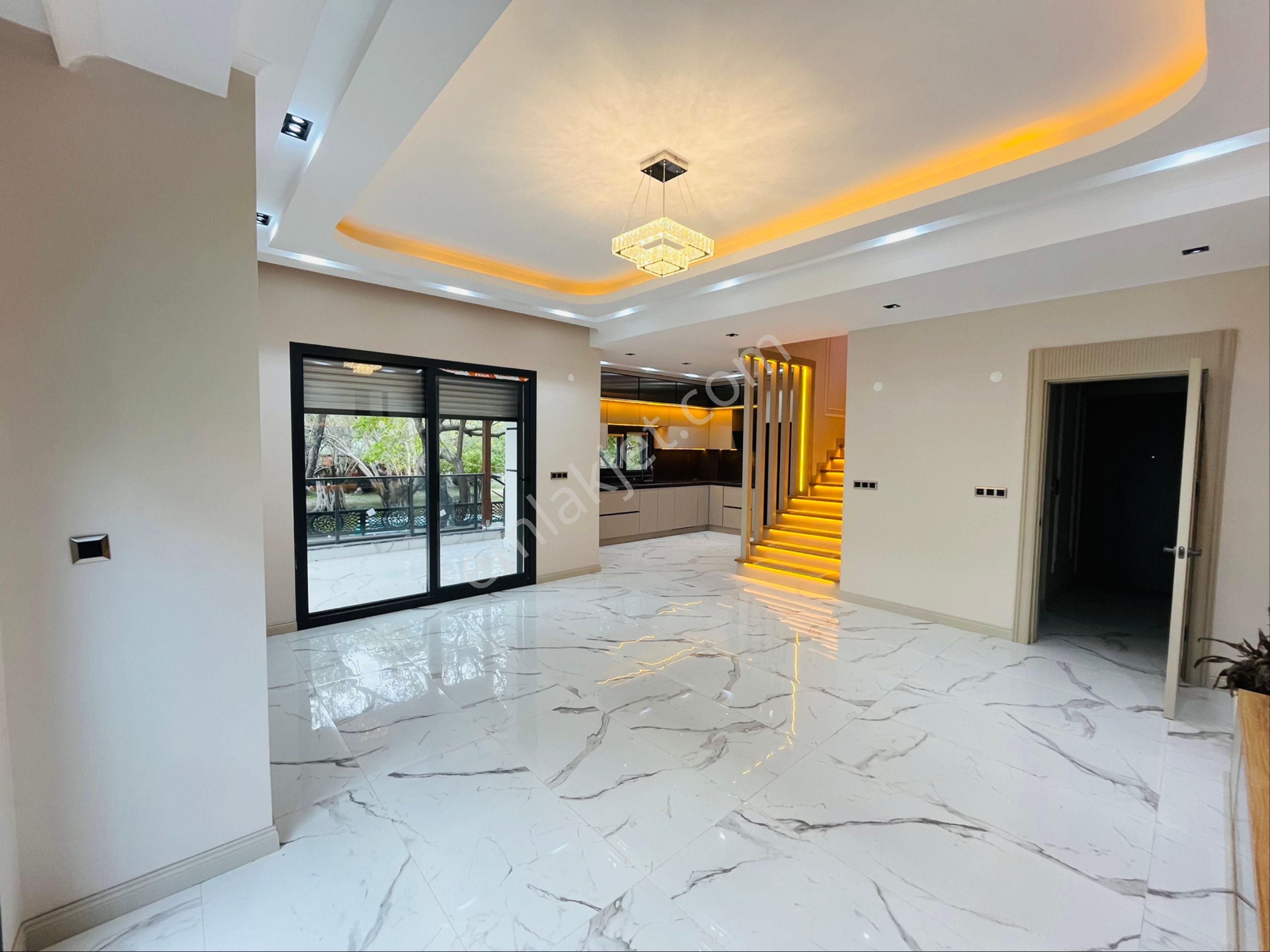 Altınoluk Avcılar Altı Bölgesinde Denize 100 Metre Yerden Isıtmalı Bahçeli Son Kalan Lüx 4+1 Villa - Görsel 16