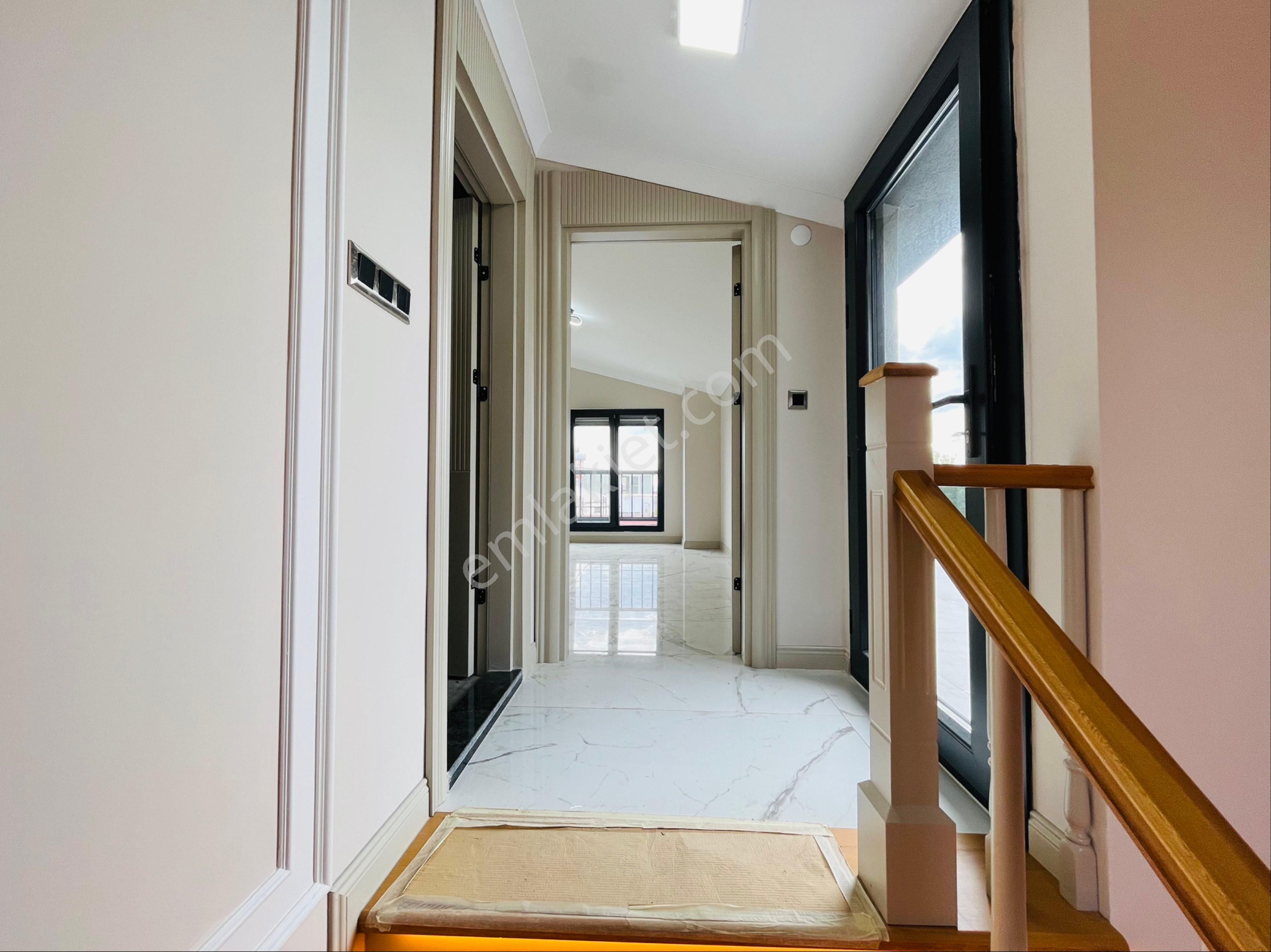 Altınoluk Avcılar Altı Bölgesinde Denize 100 Metre Yerden Isıtmalı Bahçeli Son Kalan Lüx 4+1 Villa - Görsel 29