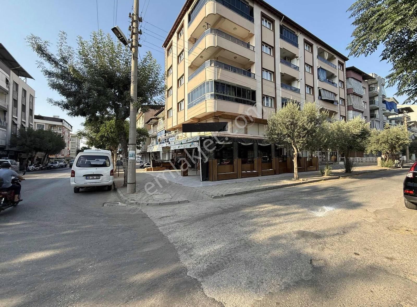 Menderes Caddesi Üzeri Devren Kiralık 350 M2 Cafe Fırın - Görsel 15