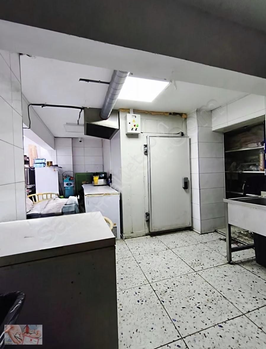 Millet Caddesi'nde Satılık Depolu Dükkan - Görsel 7