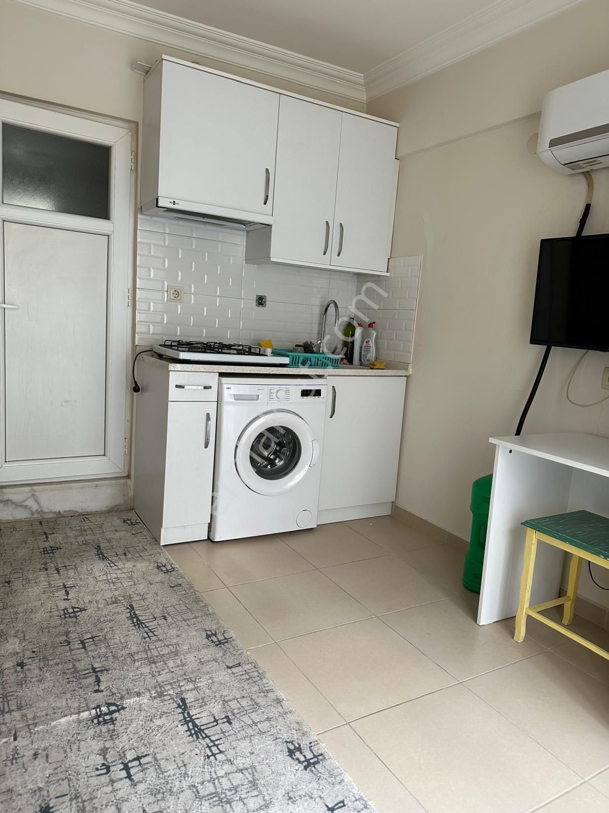 Orhangazi Caddesinde 1+0 Eşyalı Kiralık Daire - Görsel 2