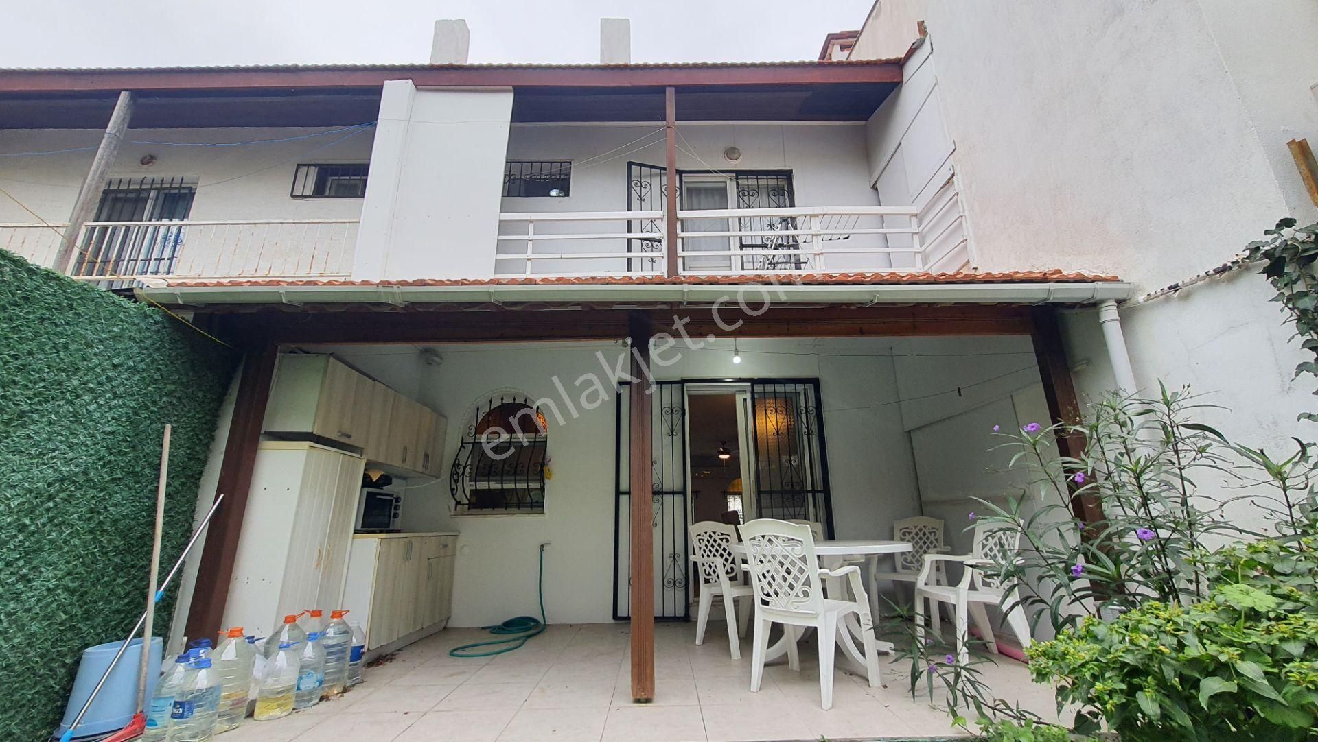 Çeşme Ilıca'da Plaja 50 Metre Mesafede Turizm Ruhsatlı Müstakil Dubleks 100m2 - Görsel 17