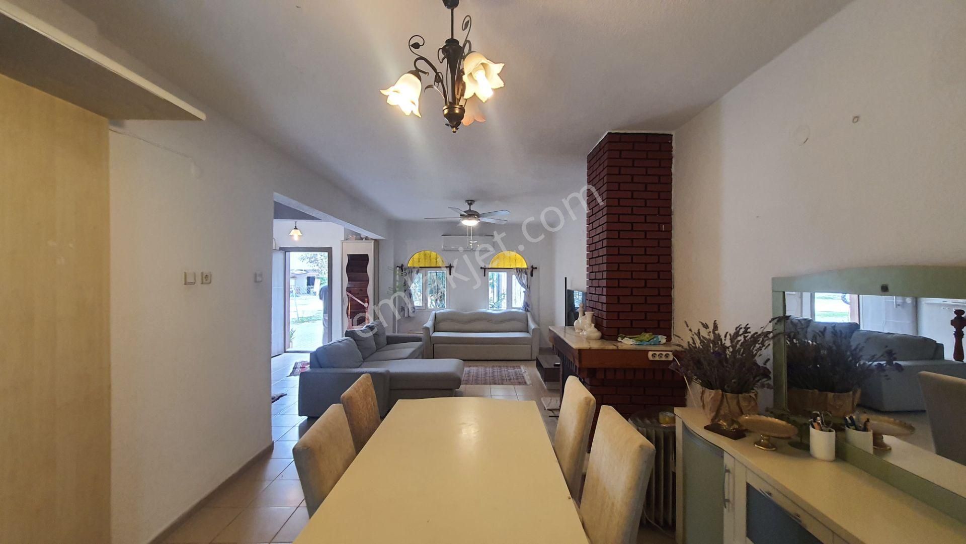 Çeşme Ilıca'da Plaja 50 Metre Mesafede Turizm Ruhsatlı Müstakil Dubleks 100m2 - Görsel 7