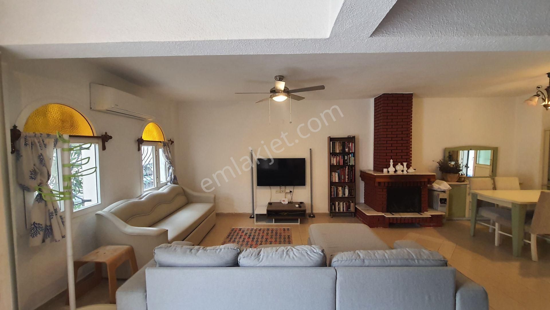 Çeşme Ilıca'da Plaja 50 Metre Mesafede Turizm Ruhsatlı Müstakil Dubleks 100m2 - Görsel 9