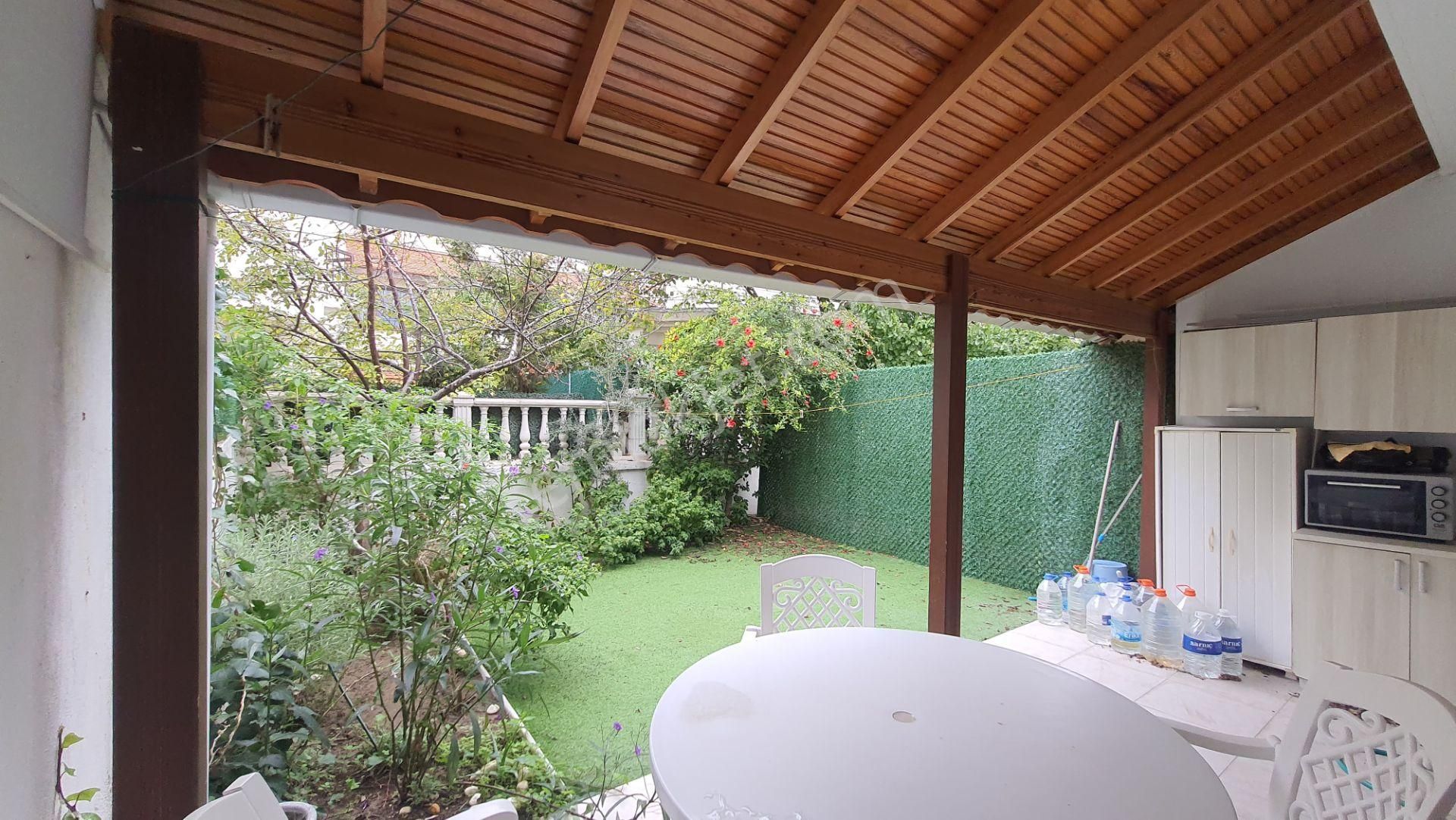 Çeşme Ilıca'da Plaja 50 Metre Mesafede Turizm Ruhsatlı Müstakil Dubleks 100m2 - Görsel 18