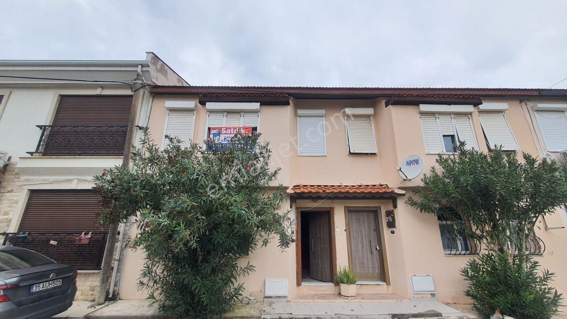 Çeşme Ilıca'da Plaja 50 Metre Mesafede Turizm Ruhsatlı Müstakil Dubleks 100m2