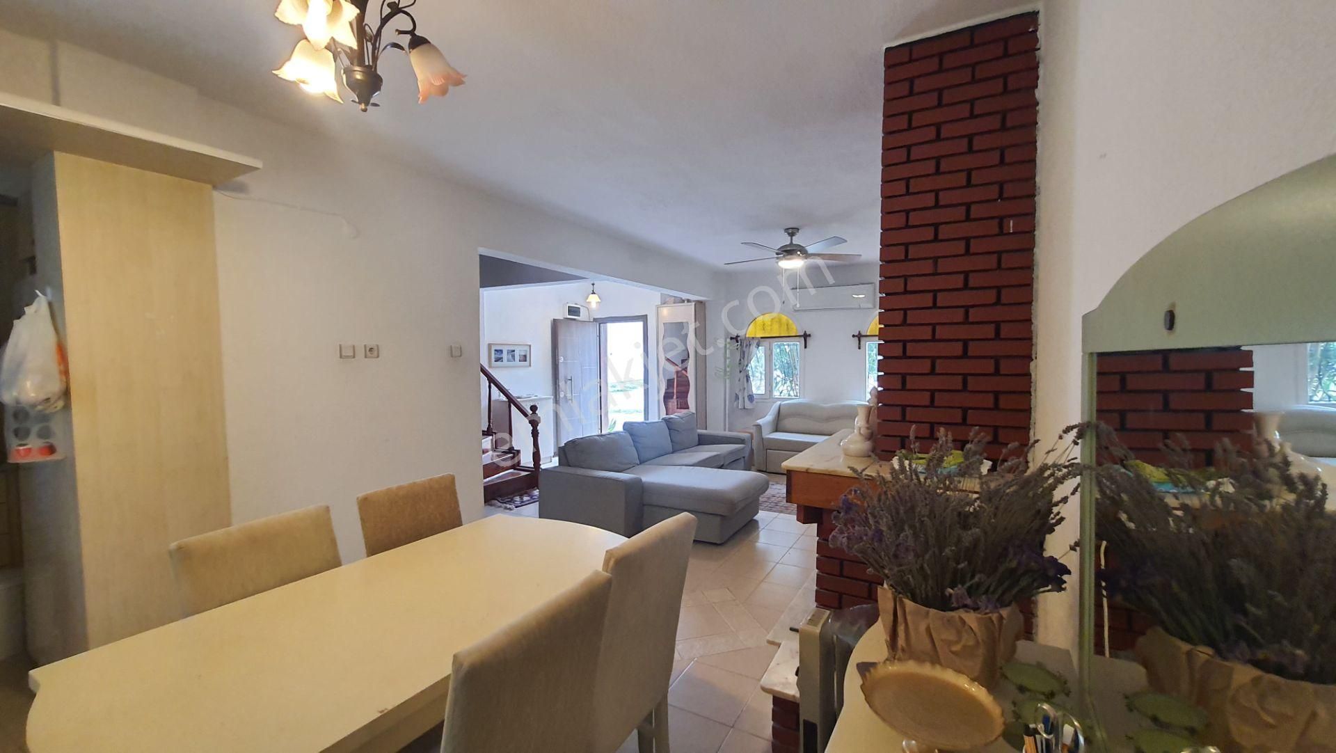 Çeşme Ilıca'da Plaja 50 Metre Mesafede Turizm Ruhsatlı Müstakil Dubleks 100m2 - Görsel 6