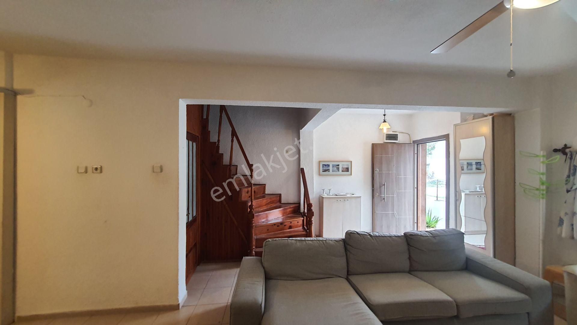 Çeşme Ilıca'da Plaja 50 Metre Mesafede Turizm Ruhsatlı Müstakil Dubleks 100m2 - Görsel 5