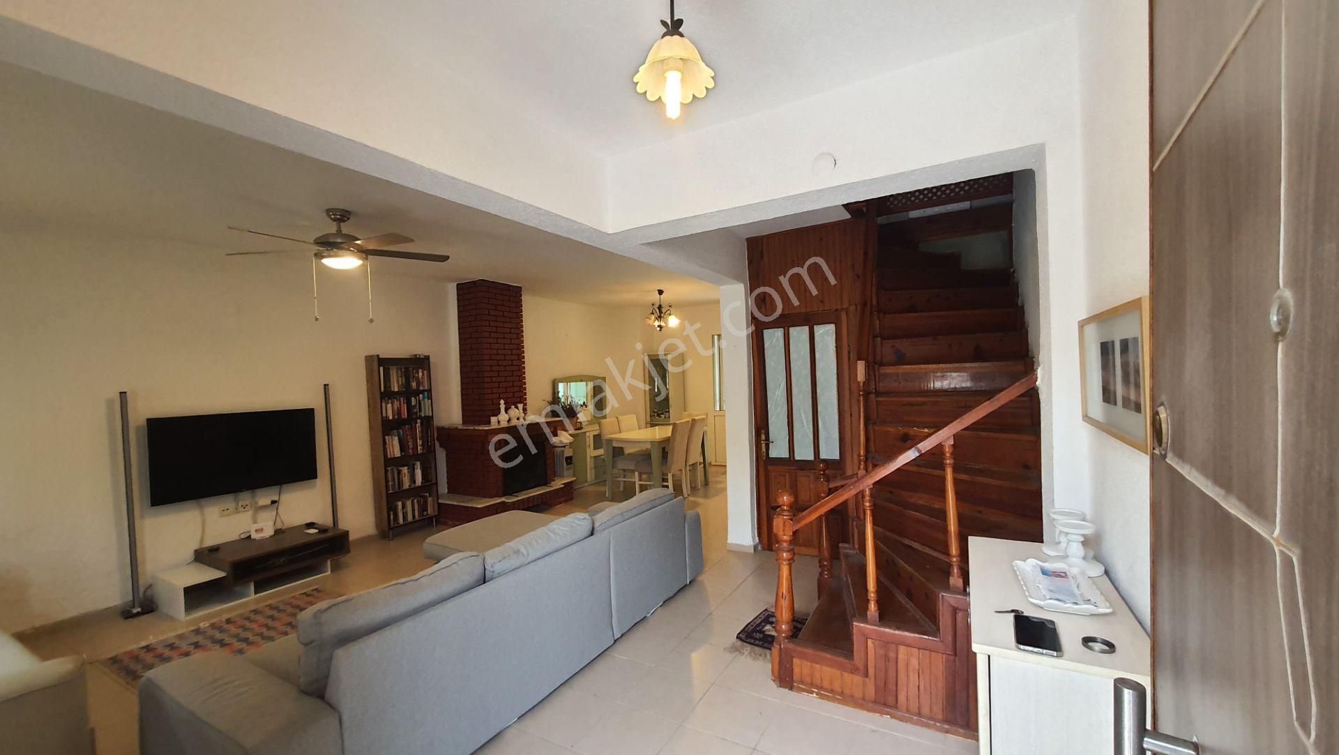 Çeşme Ilıca'da Plaja 50 Metre Mesafede Turizm Ruhsatlı Müstakil Dubleks 100m2 - Görsel 10