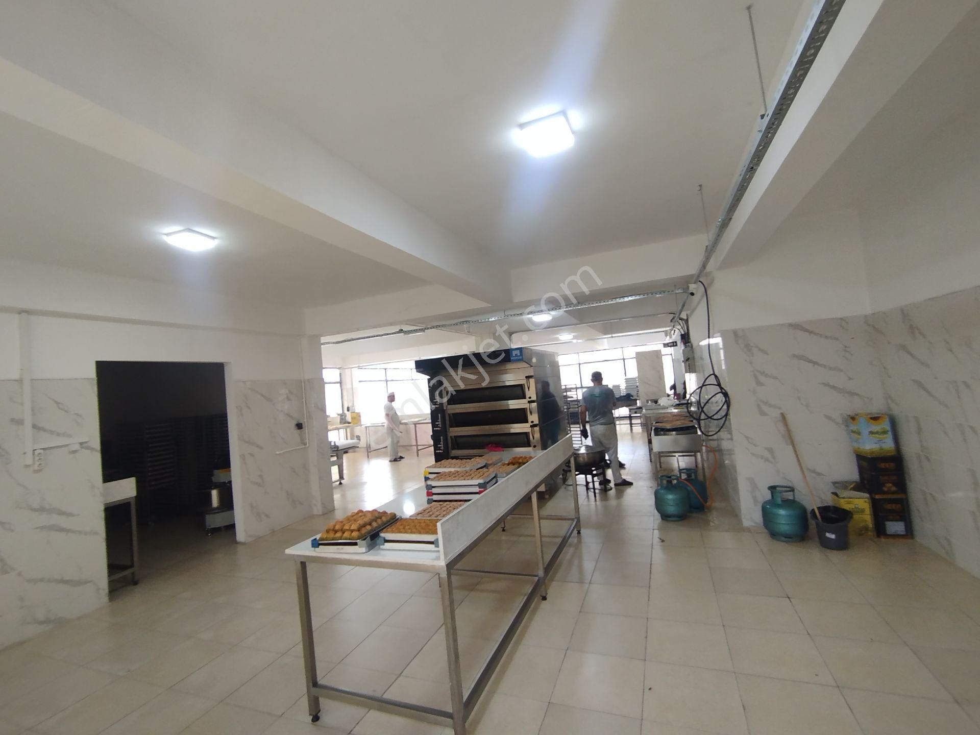 Köşe Konumlu 3 Cepheli Satılık İş Yeri - Görsel 11