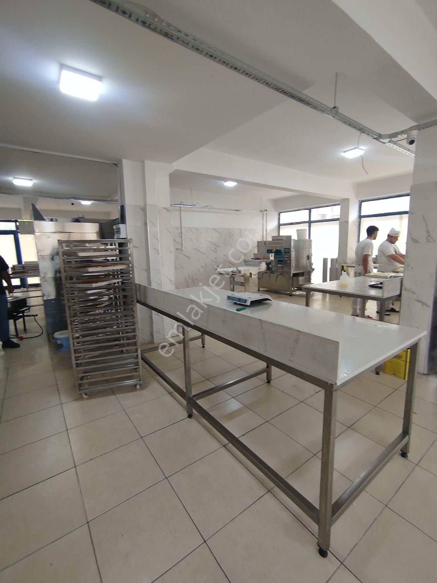 Köşe Konumlu 3 Cepheli Satılık İş Yeri - Görsel 2