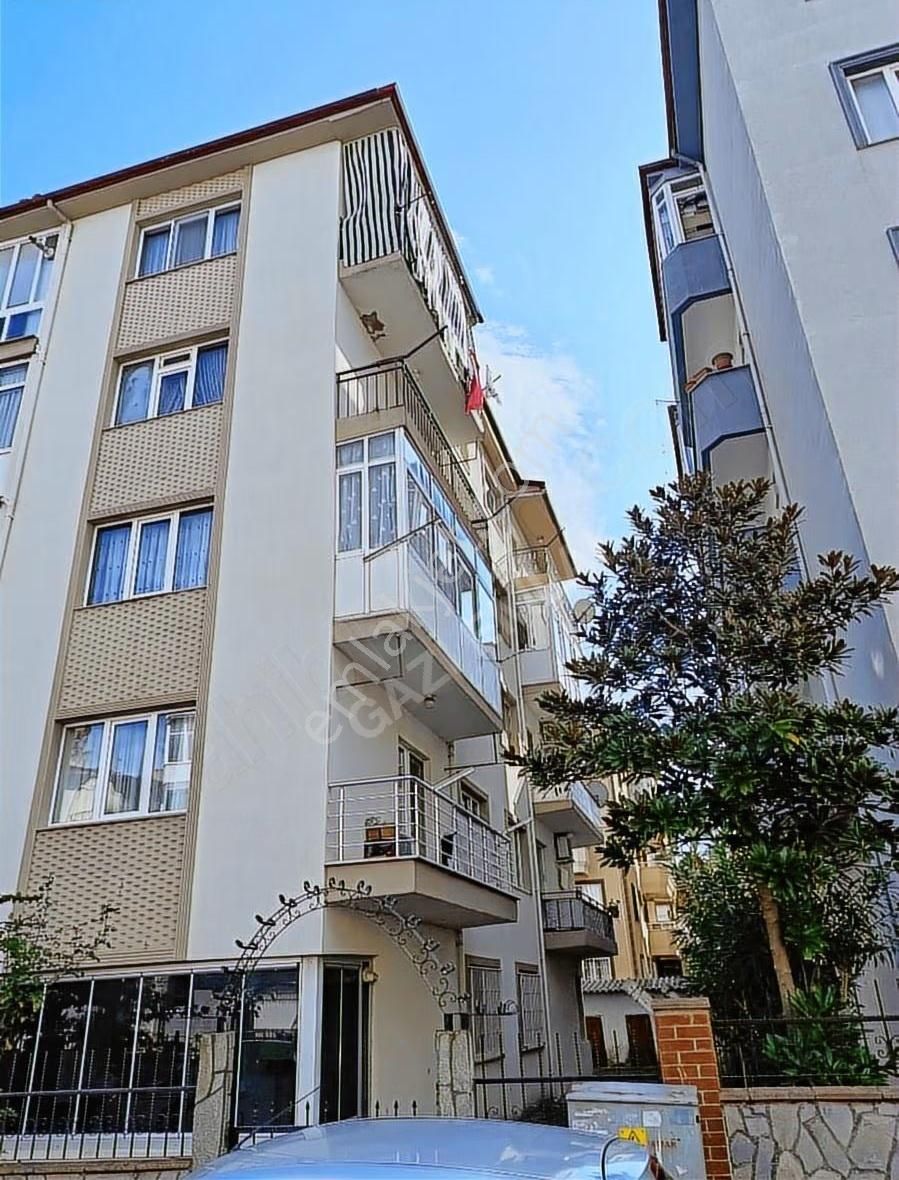 ""gazi Emlak""b.evler'de 2+1 Fatih Cad.5/5 Kat Asansörsüz Boş