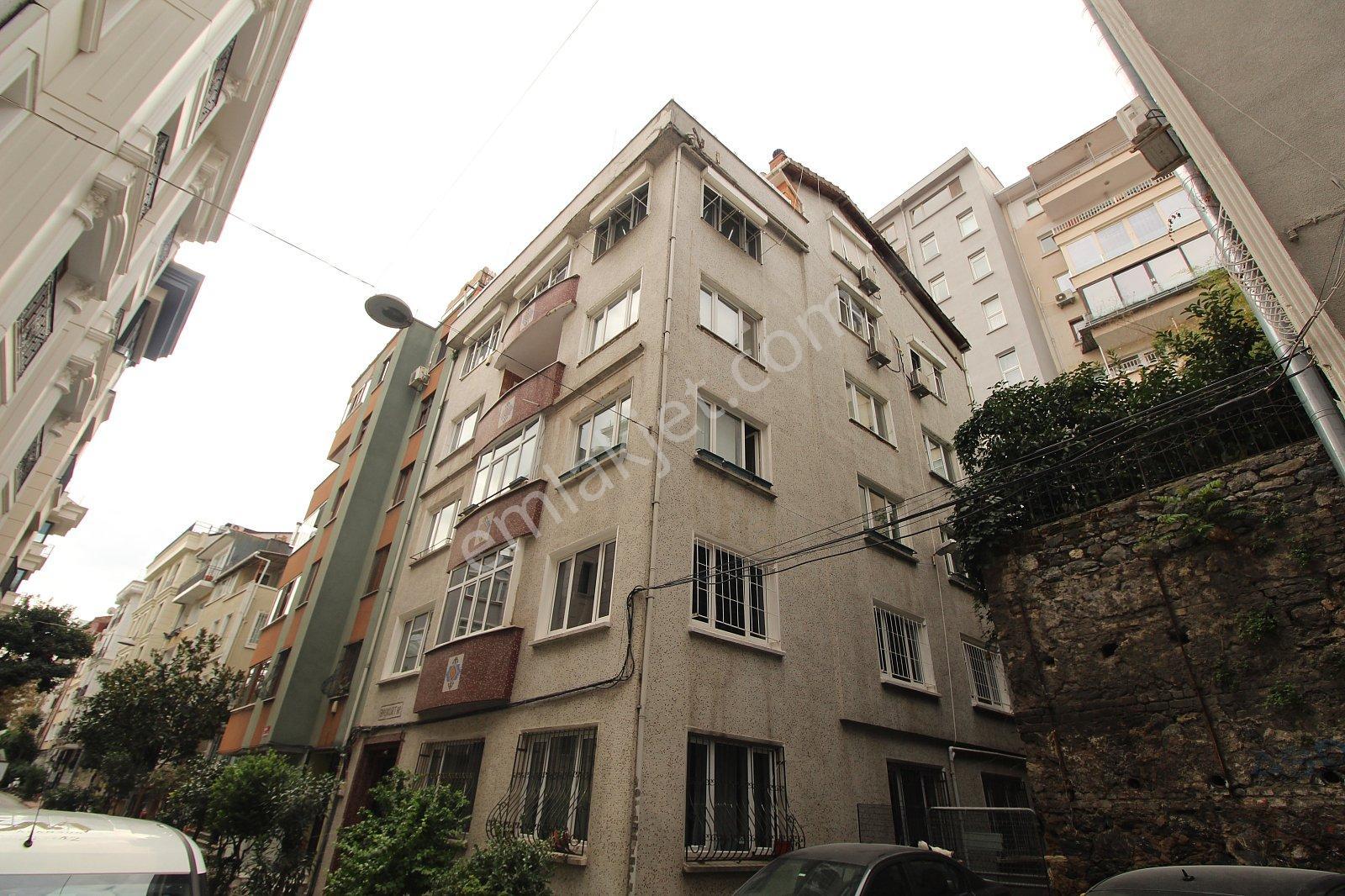 Beyoğlu Cihangir'de Taksim'e Yakın Geniş Teraslı Daire