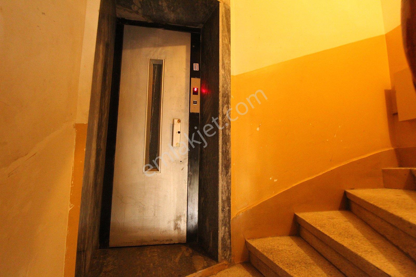 Beyoğlu Cihangir'de Taksim'e Yakın Geniş Teraslı Daire - Görsel 18