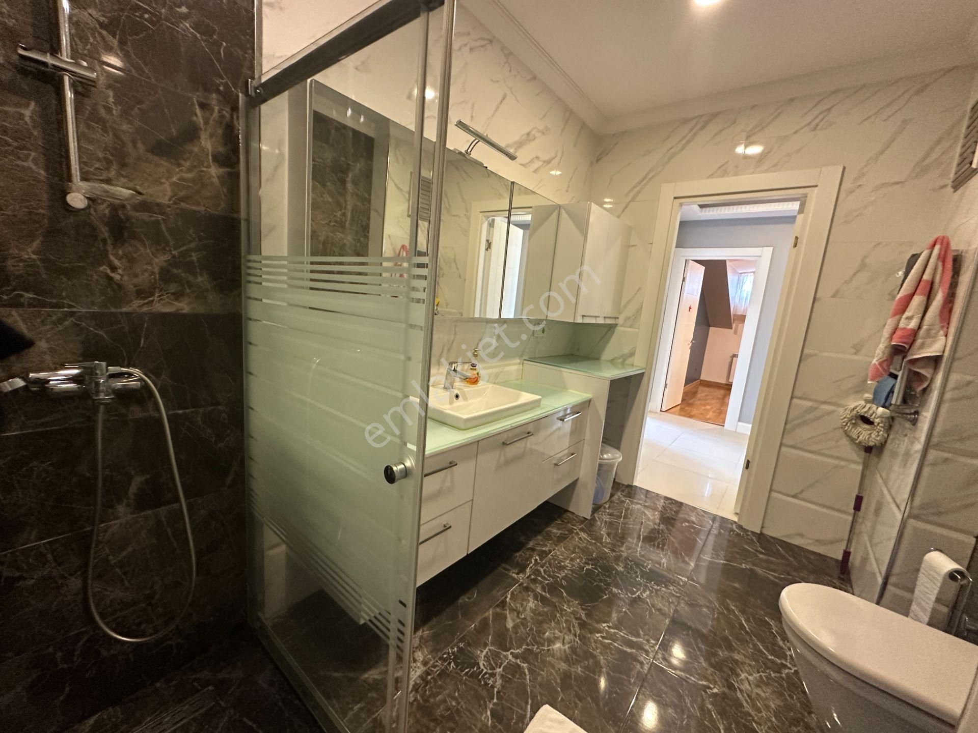 Üsküdar Bahçelievler Manzaralı Önü Açık Özel Dubleks Daire / Boş - Görsel 17