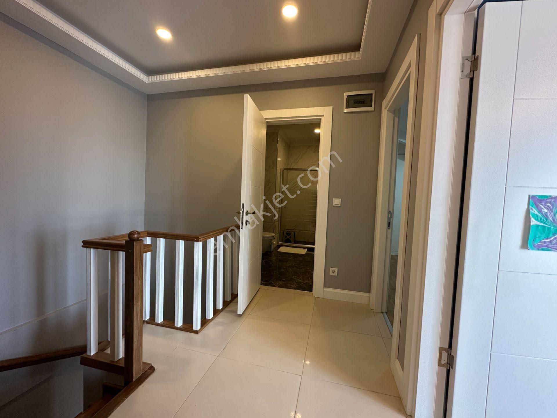 Üsküdar Bahçelievler Manzaralı Önü Açık Özel Dubleks Daire / Boş - Görsel 15