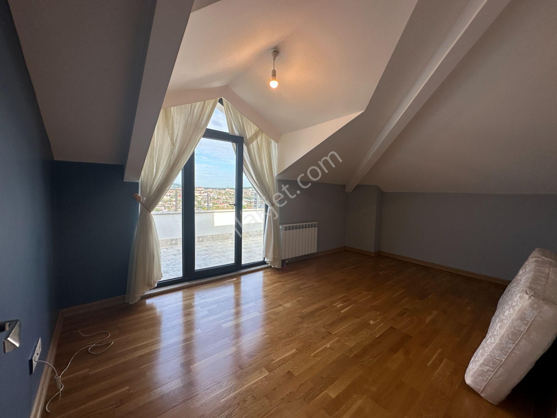 Üsküdar Bahçelievler Manzaralı Önü Açık Özel Dubleks Daire / Boş - Görsel 24