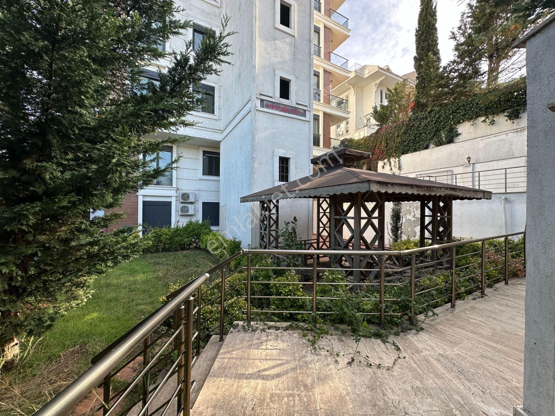 Üsküdar Bahçelievler Manzaralı Önü Açık Özel Dubleks Daire / Boş - Görsel 33