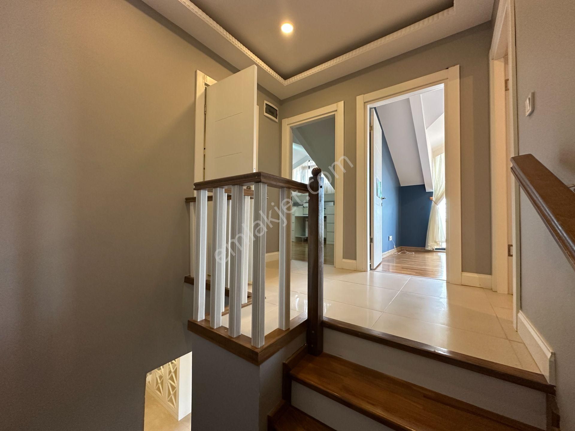 Üsküdar Bahçelievler Manzaralı Önü Açık Özel Dubleks Daire / Boş - Görsel 14