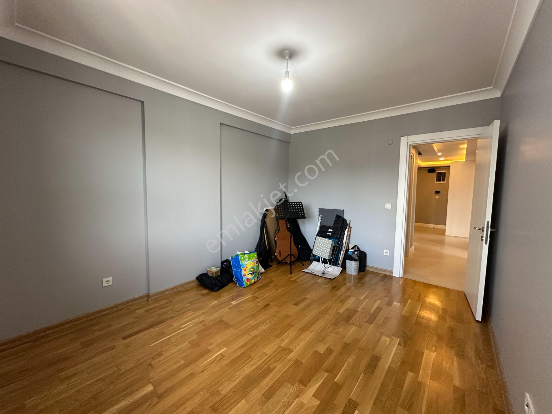 Üsküdar Bahçelievler Manzaralı Önü Açık Özel Dubleks Daire / Boş - Görsel 12