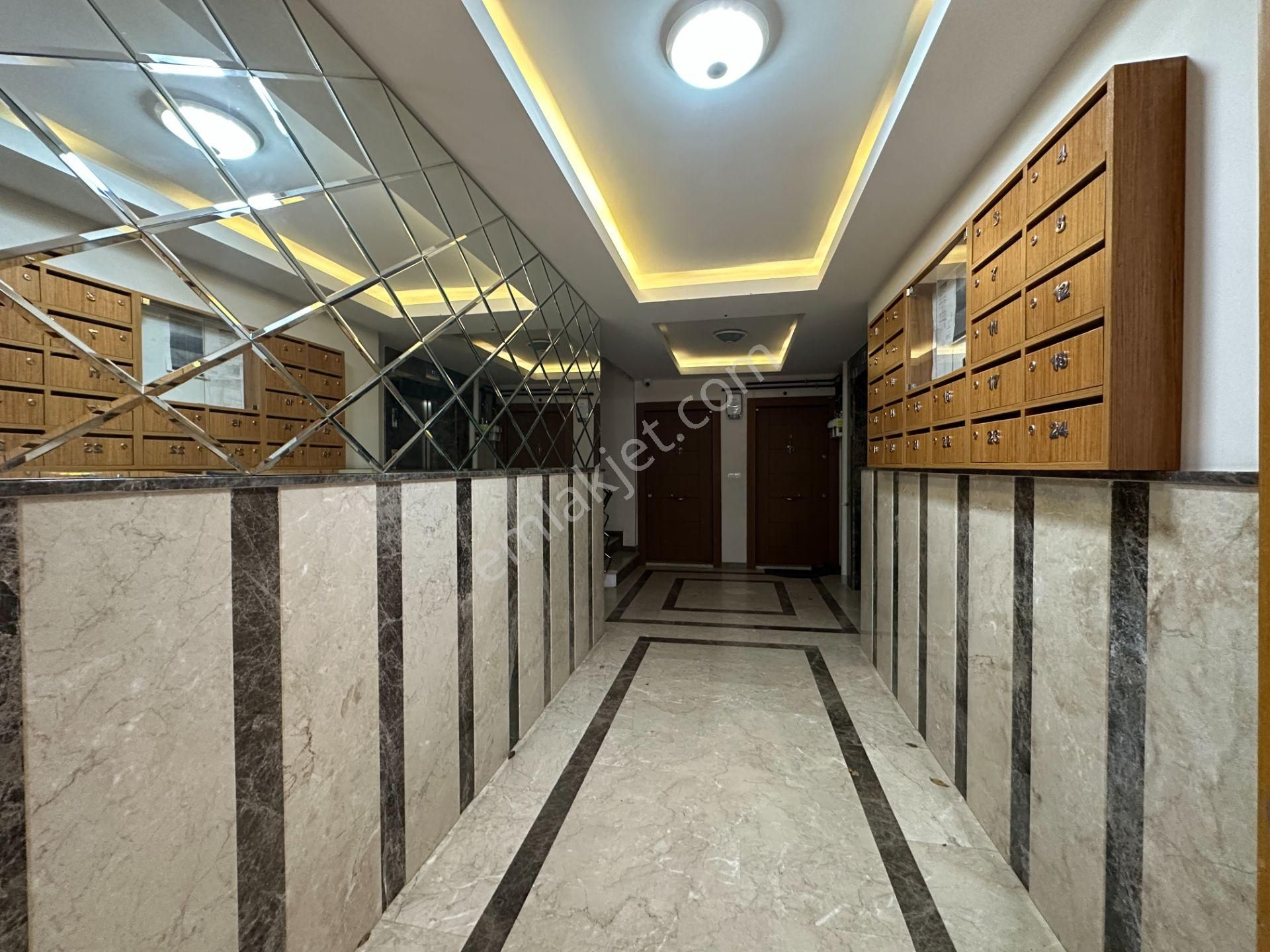 Üsküdar Bahçelievler Manzaralı Önü Açık Özel Dubleks Daire / Boş - Görsel 30