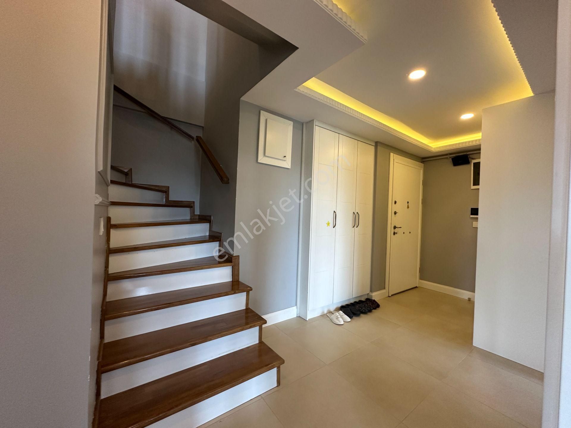 Üsküdar Bahçelievler Manzaralı Önü Açık Özel Dubleks Daire / Boş - Görsel 5