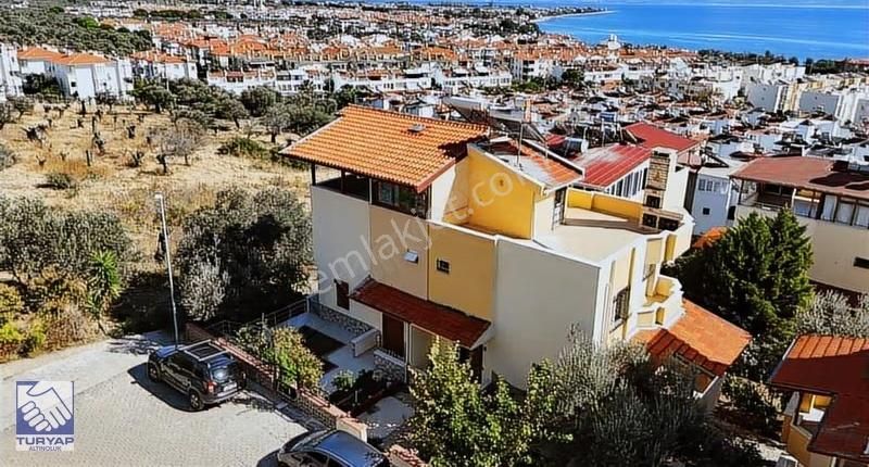 Edremit Avcılarda Site İçerisinde 3+2 Satılık Villa