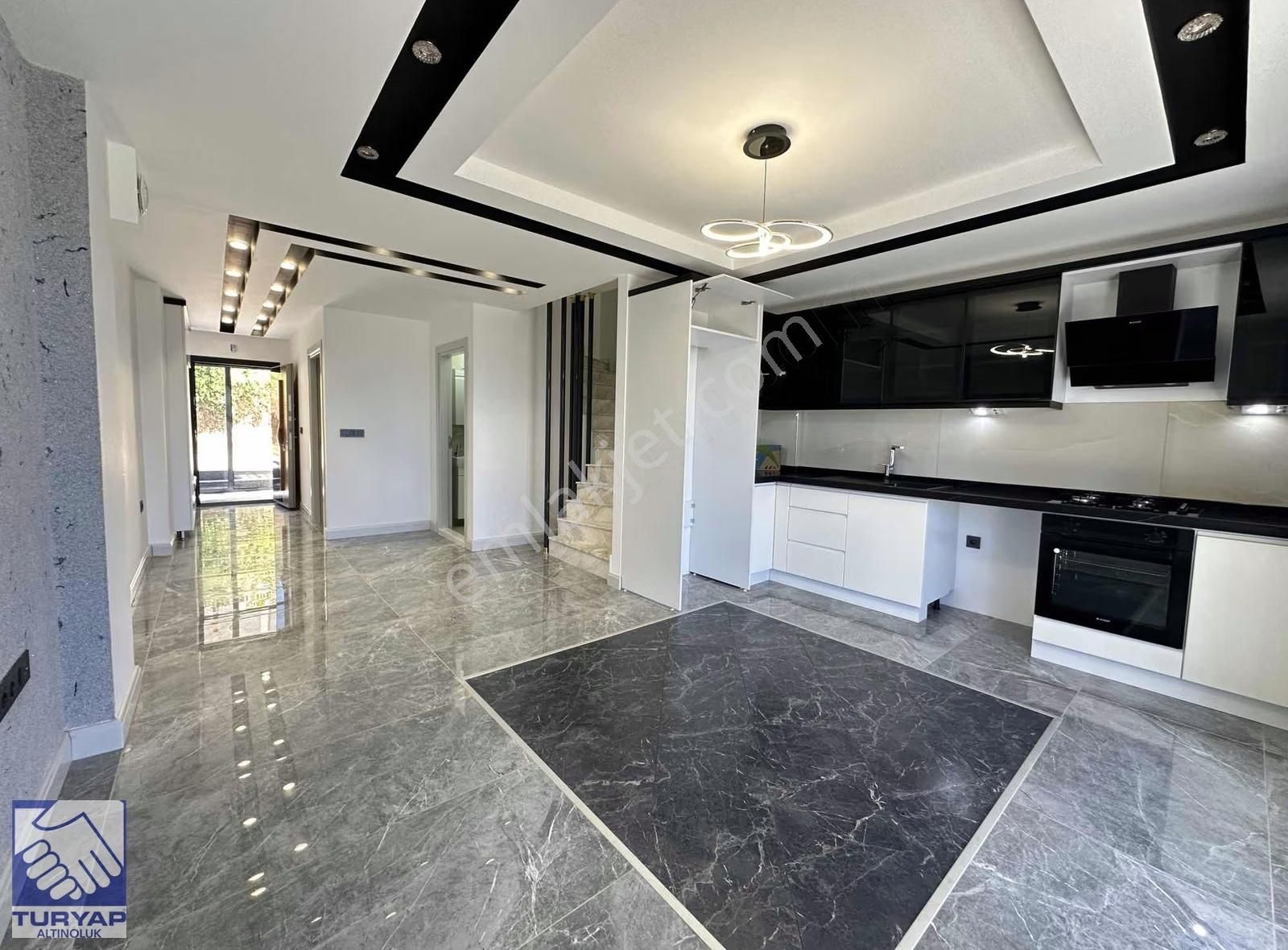 Altınoluk'ta Satılık Deniz Manzaralı 3+1 Sıfır Villa - Görsel 15