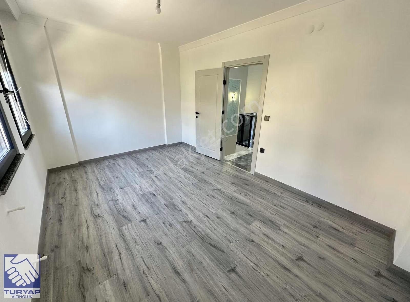 Altınoluk'ta Satılık Deniz Manzaralı 3+1 Sıfır Villa - Görsel 9