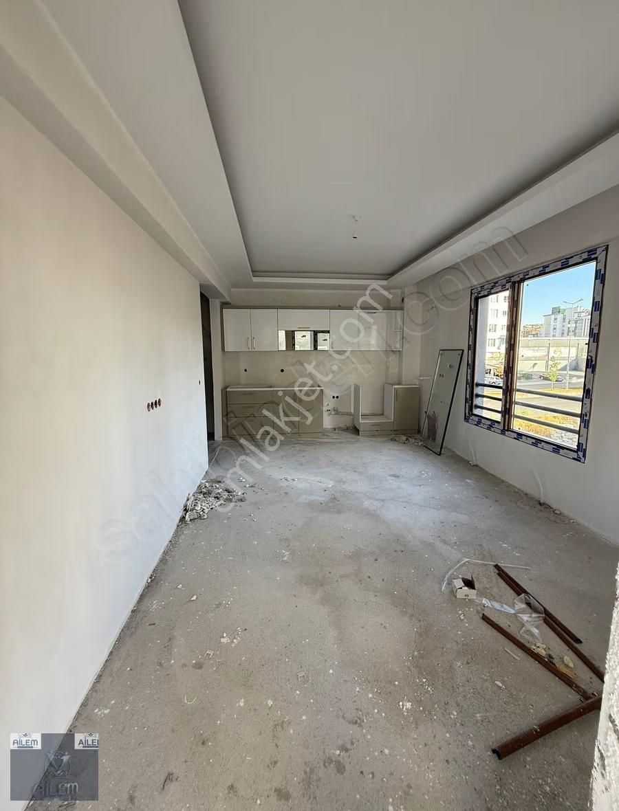 Mimsin Şirintepede Cadde Üstünde Satılık 2+1 Daire Fırsatı