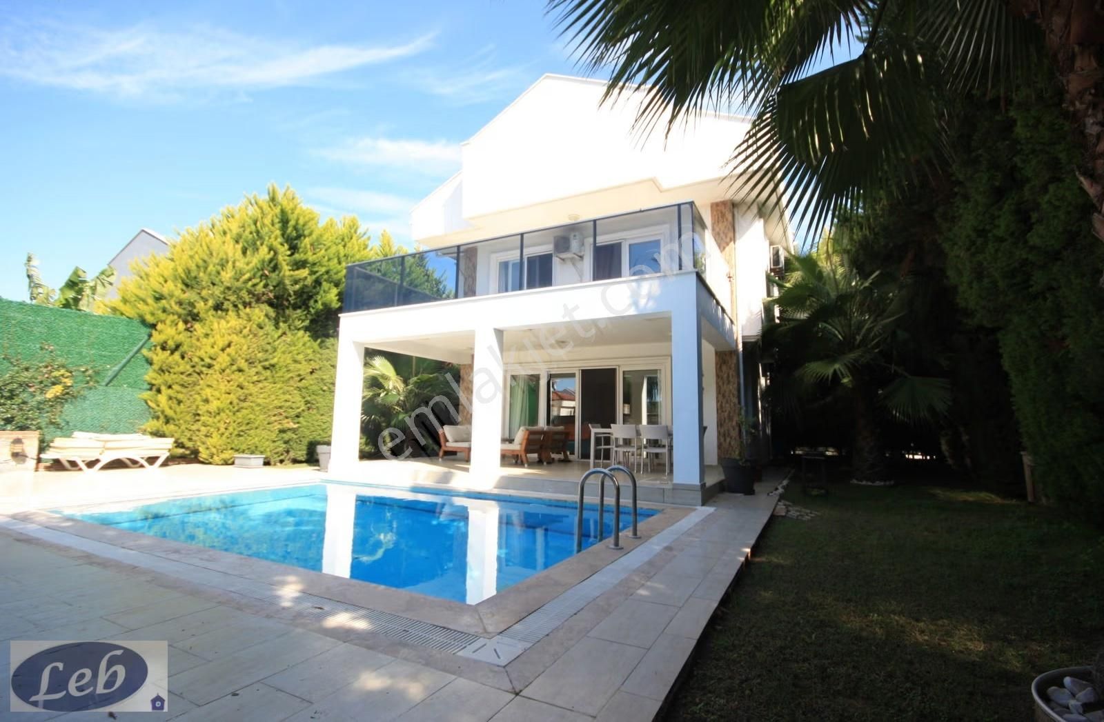 Fethiye Hisarönü'de Merkezi Konumda Satılık Havuzlu 3+1 Villa