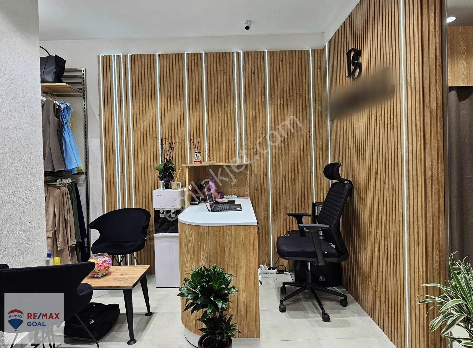 İşlek Cadde Üzeri Devren Kiralık Kadın Giyim - Aksesuar Mağazası - Görsel 5