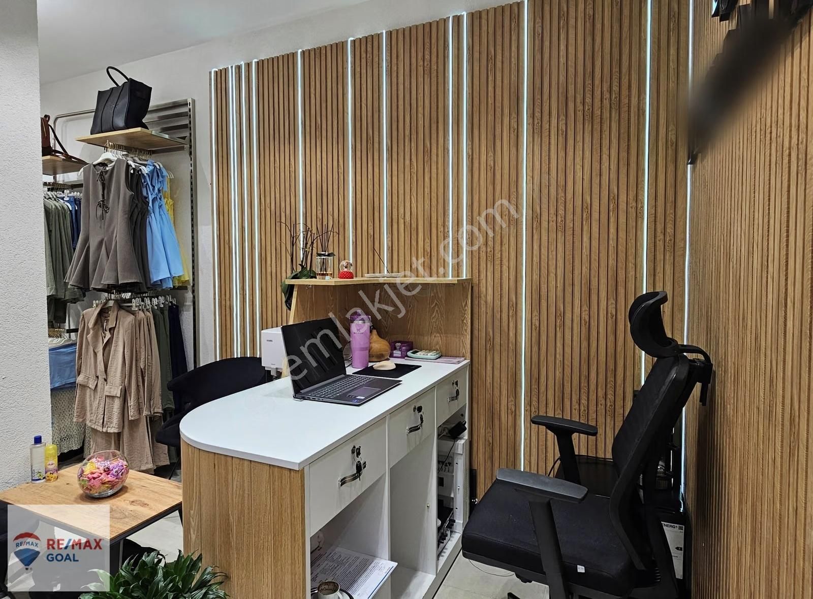 İşlek Cadde Üzeri Devren Kiralık Kadın Giyim - Aksesuar Mağazası - Görsel 3