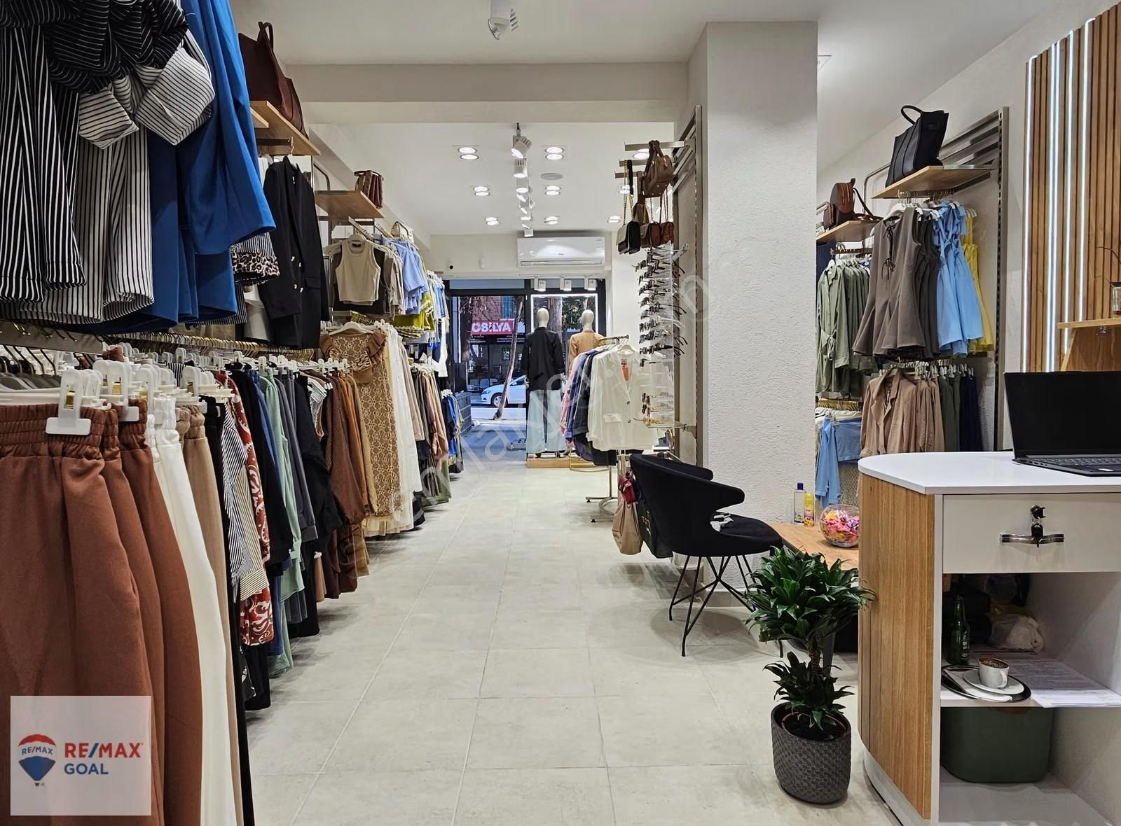 İşlek Cadde Üzeri Devren Kiralık Kadın Giyim - Aksesuar Mağazası - Görsel 10