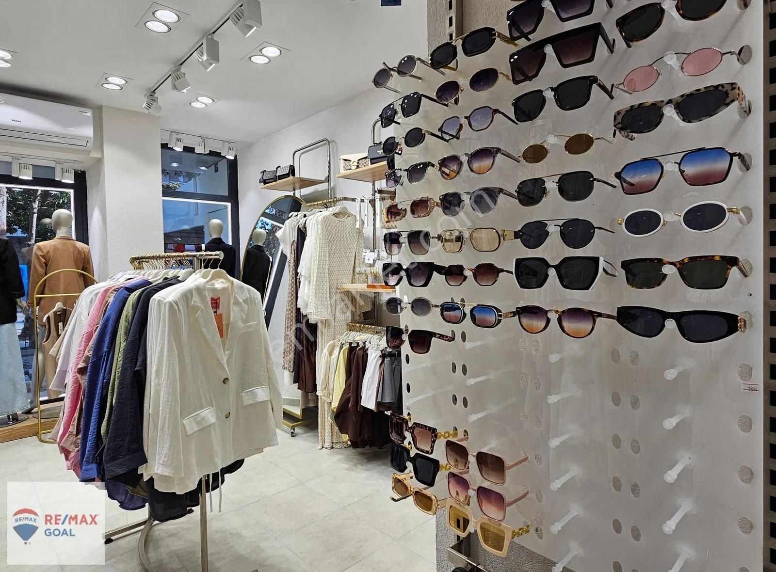 İşlek Cadde Üzeri Devren Kiralık Kadın Giyim - Aksesuar Mağazası - Görsel 8