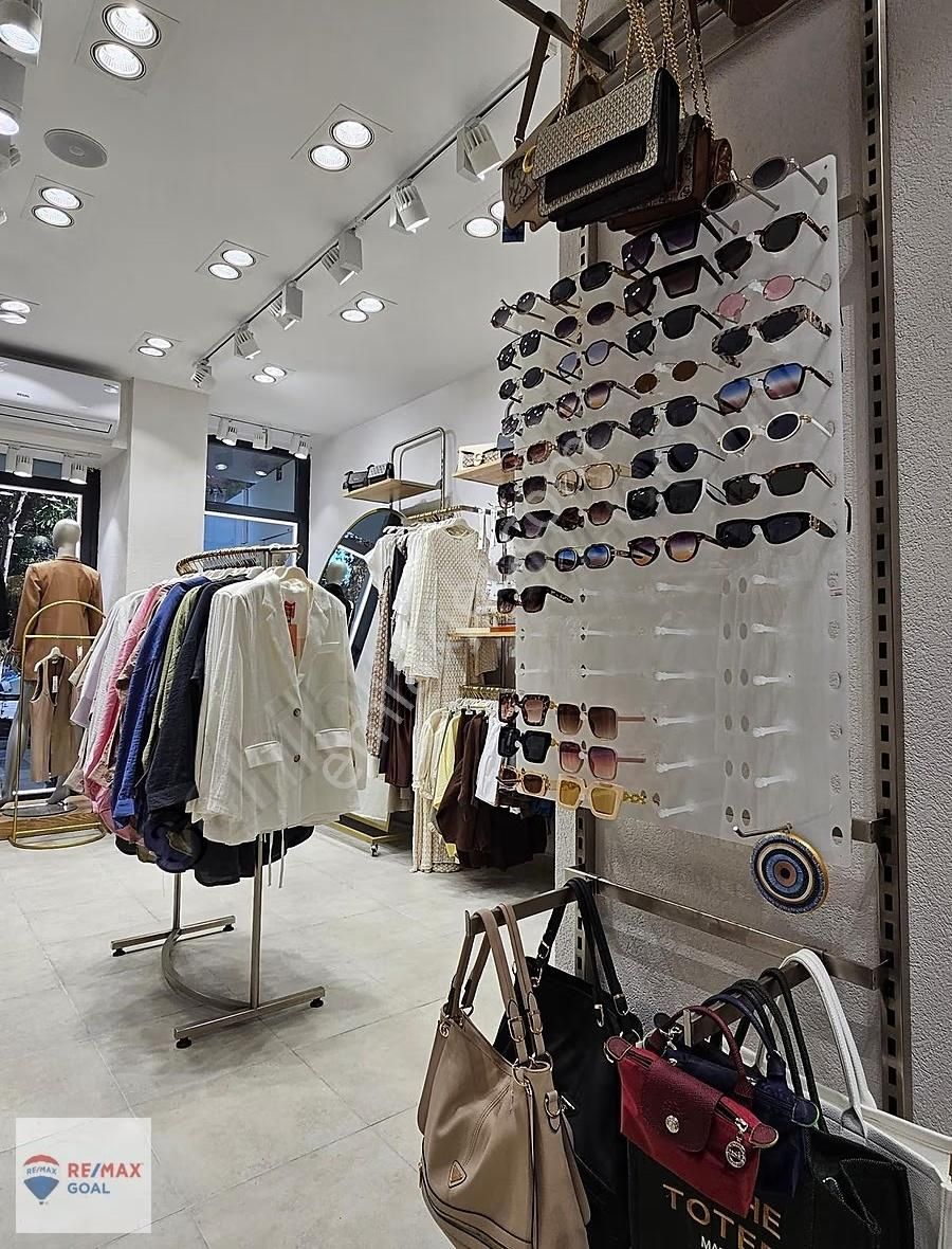 İşlek Cadde Üzeri Devren Kiralık Kadın Giyim - Aksesuar Mağazası - Görsel 2