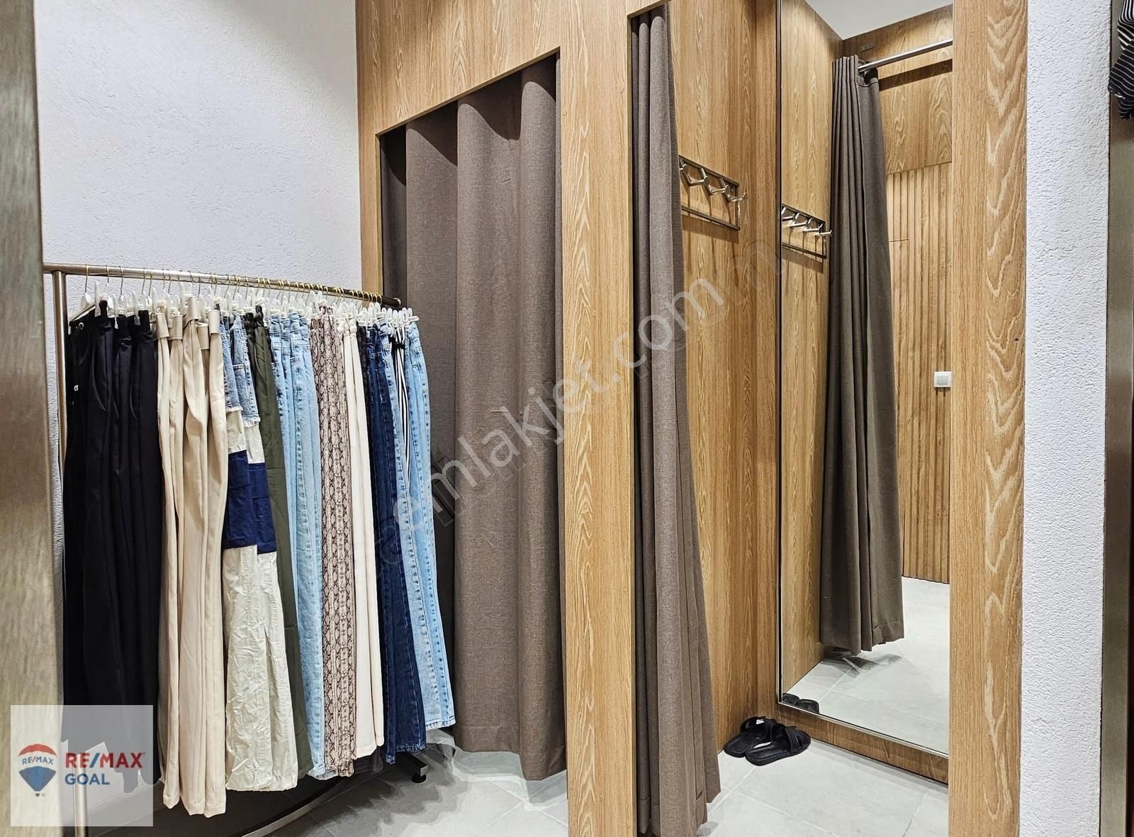 İşlek Cadde Üzeri Devren Kiralık Kadın Giyim - Aksesuar Mağazası - Görsel 9