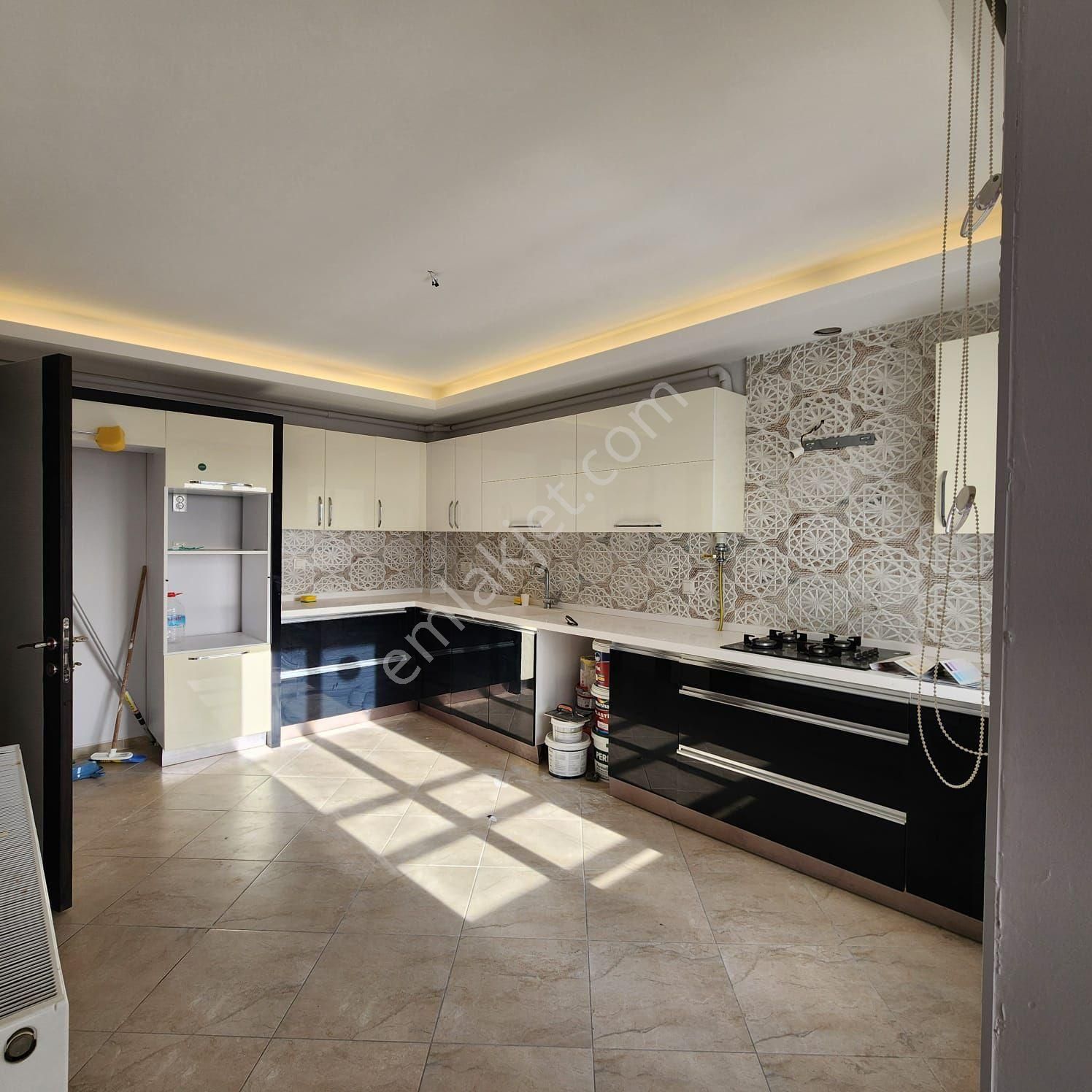 Kuşadası'nda Deniz Manzaralı Dublex Kapalı Otoparklı Daire - Görsel 7