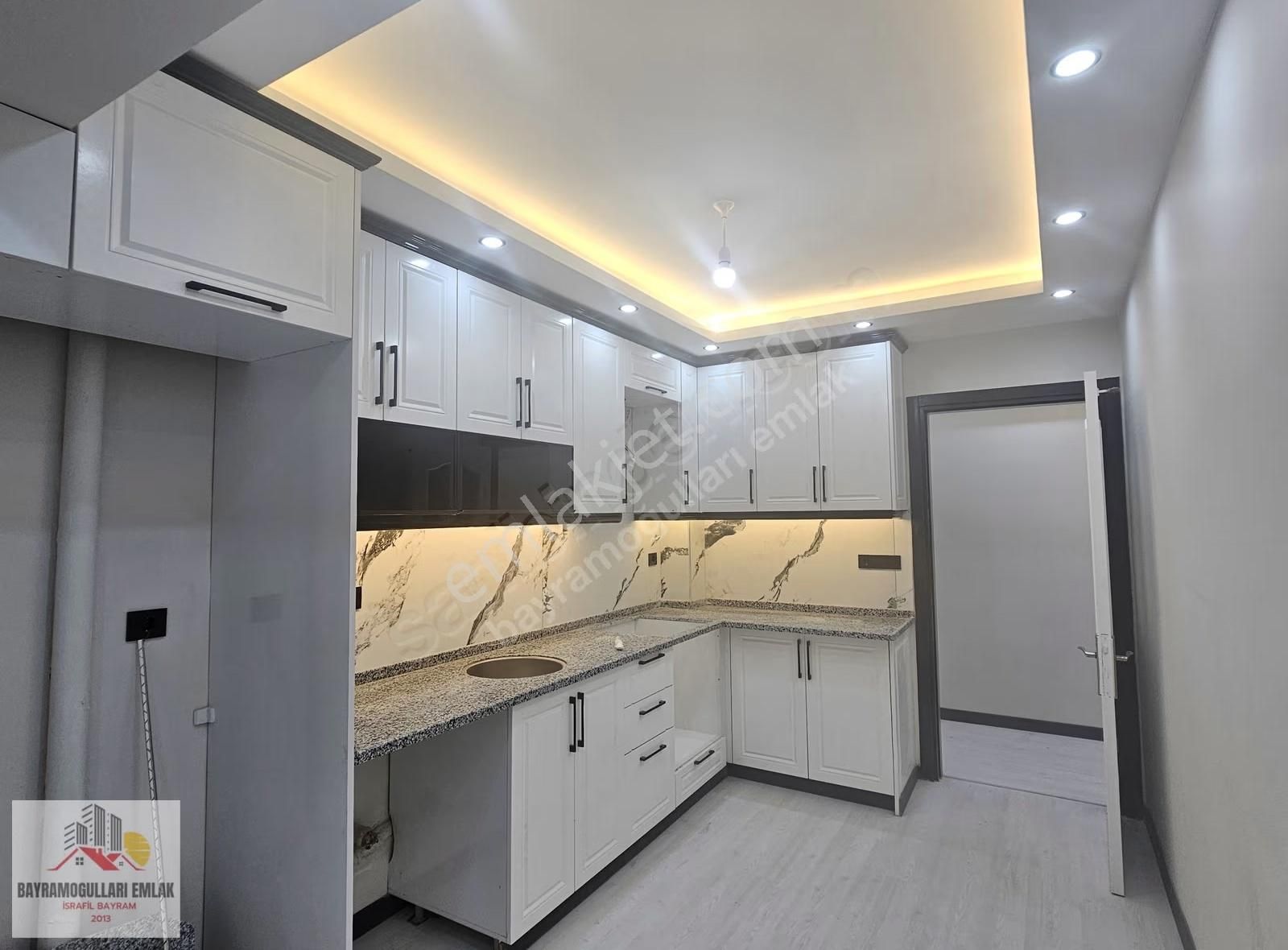 Buca Göksu Mah İzbana Yakın Satılık 2+1 100m2 2 Kat Köşe Daire