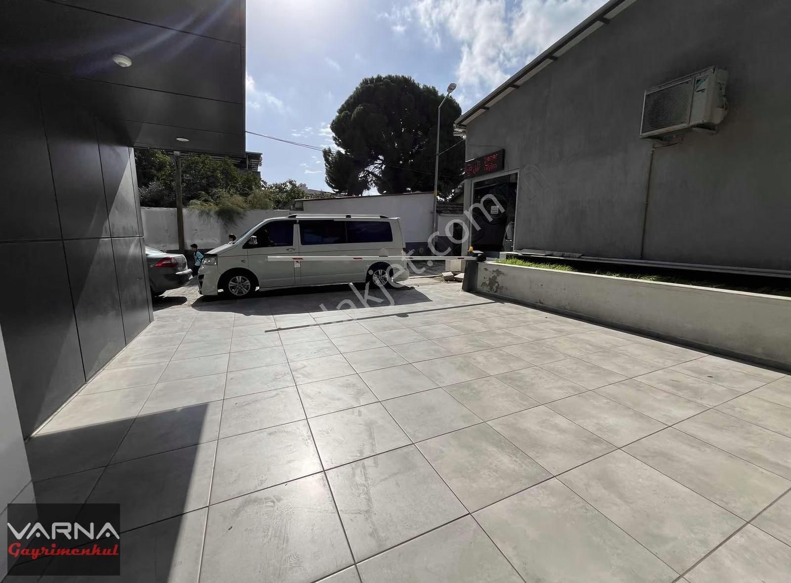 Menderes Atatürk Cad. Kiralık Asansörlü Ara Kat 80 M2 1+1 Daire