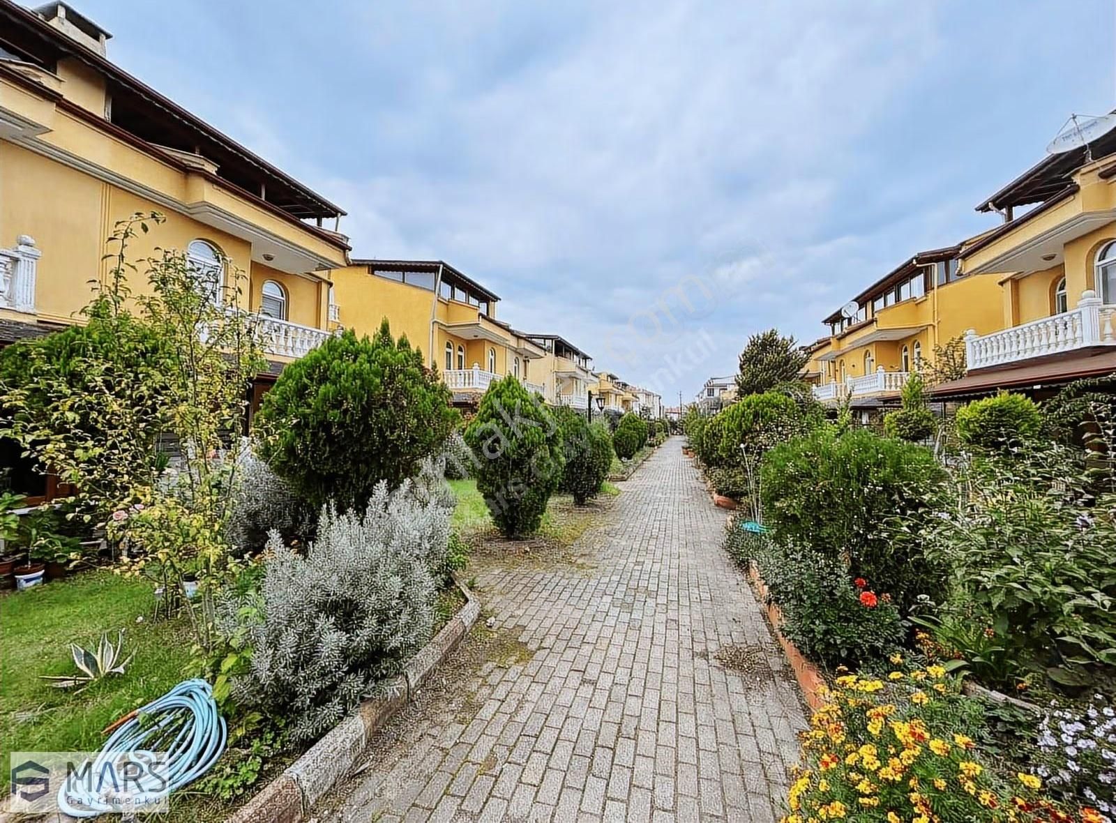 Sahile Yürüme Mesafesinde, Site İçerisinde, Tripleks Villa - Görsel 17