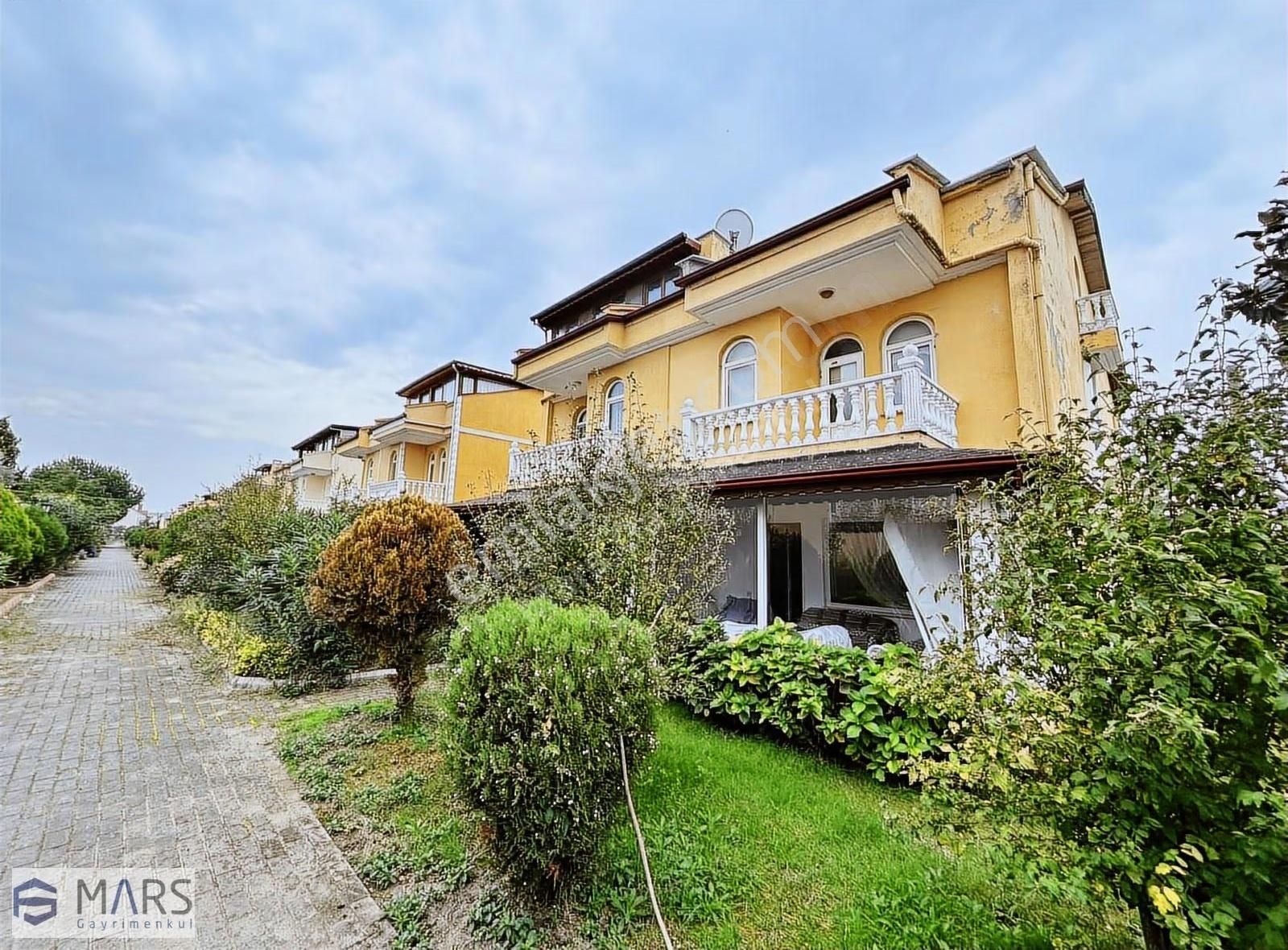 Sahile Yürüme Mesafesinde, Site İçerisinde, Tripleks Villa - Görsel 2